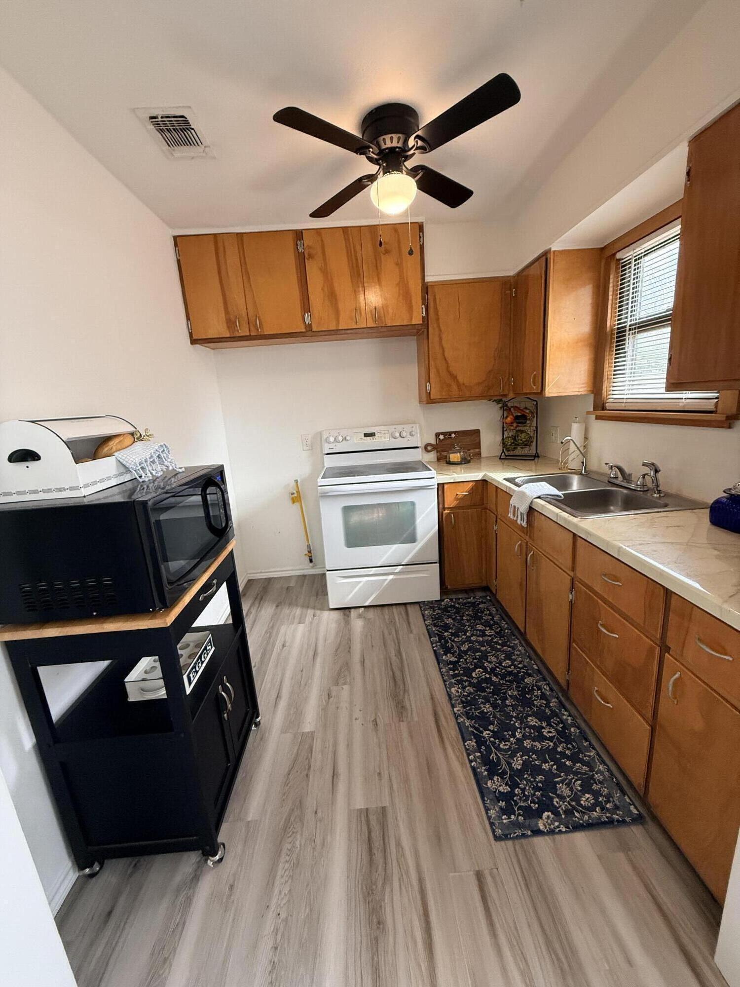 311 Iris Street Property Photo 6