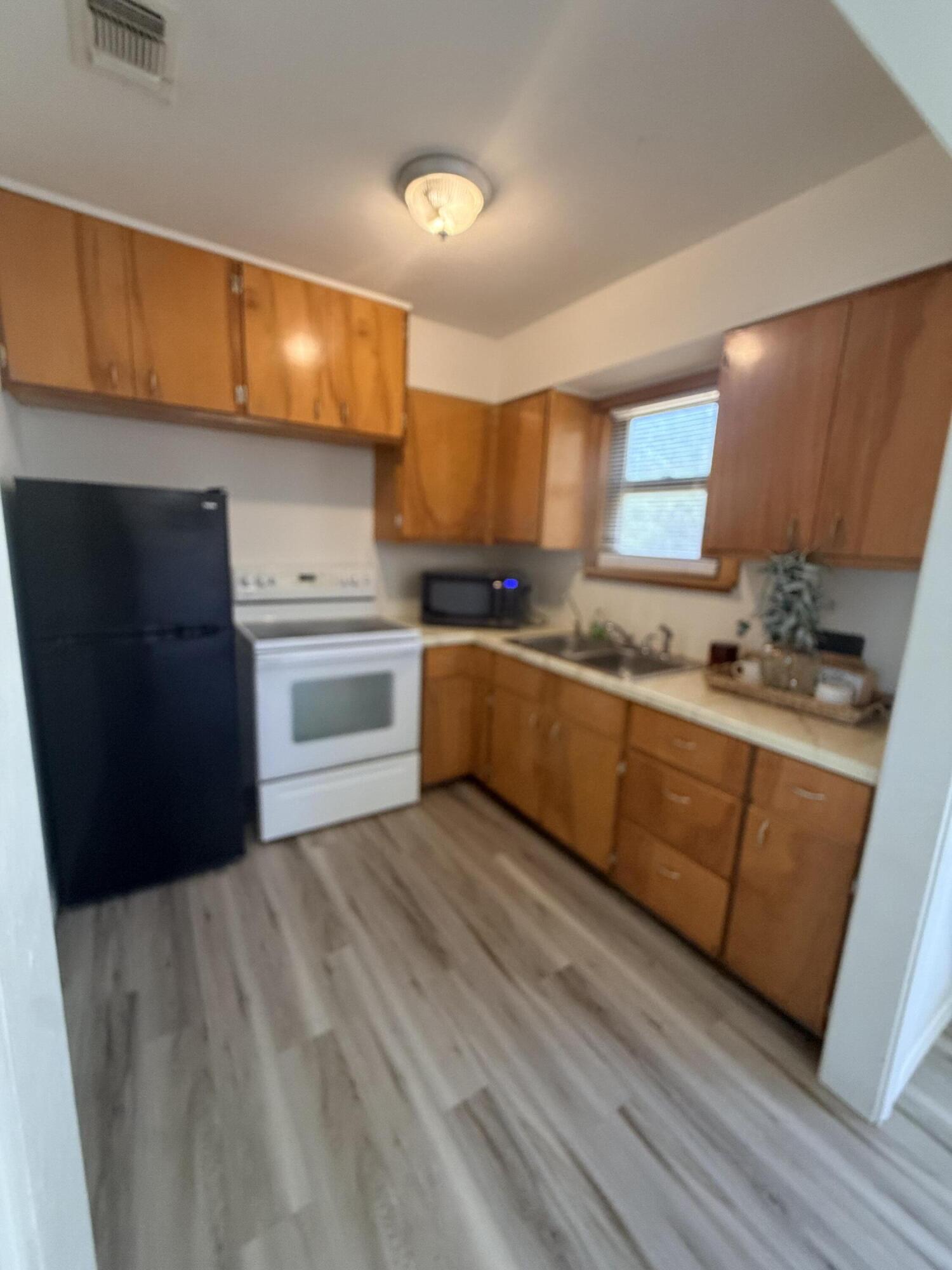 311 Iris Street Property Photo 8