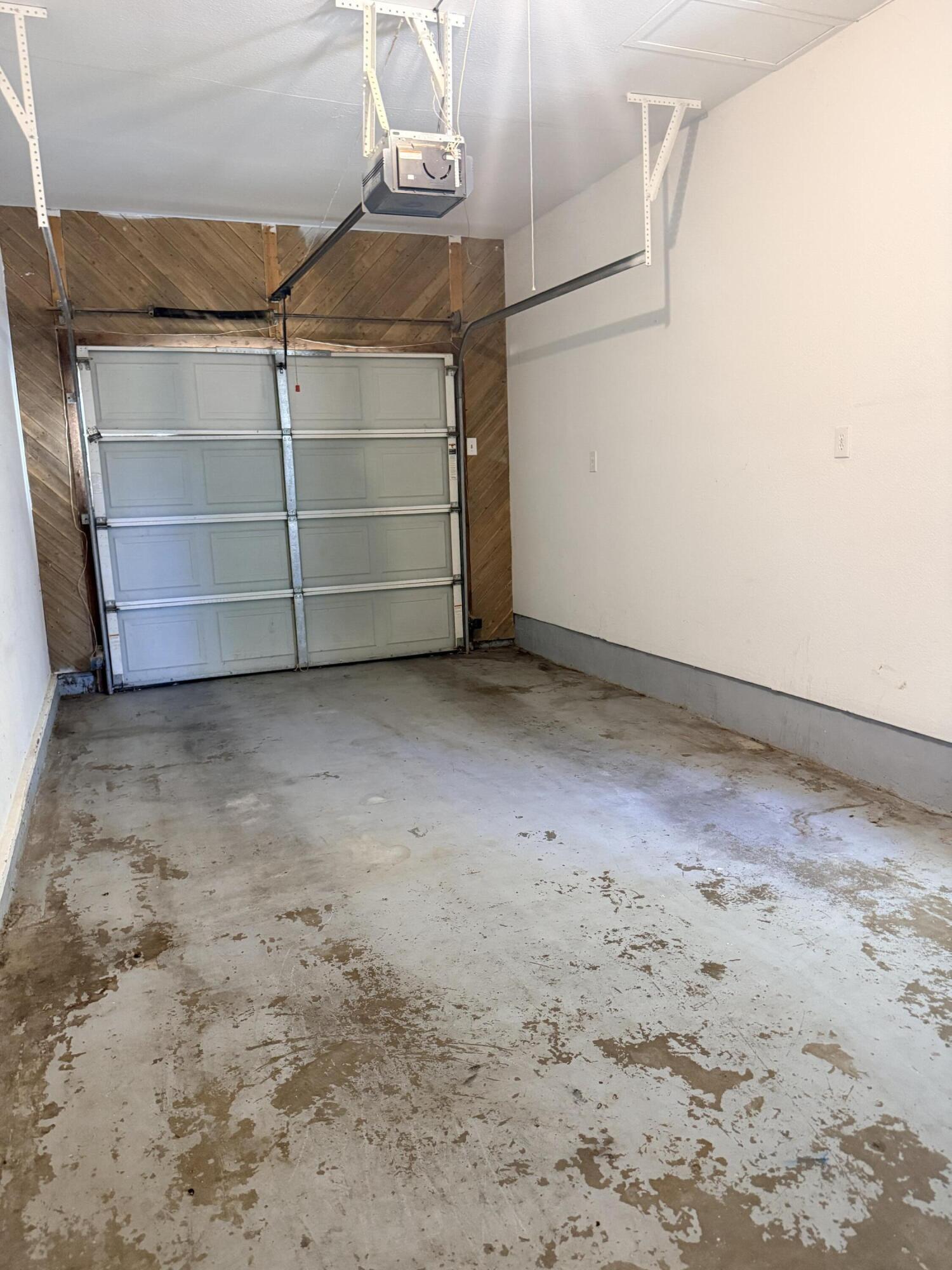 311 Iris Street Property Photo 15
