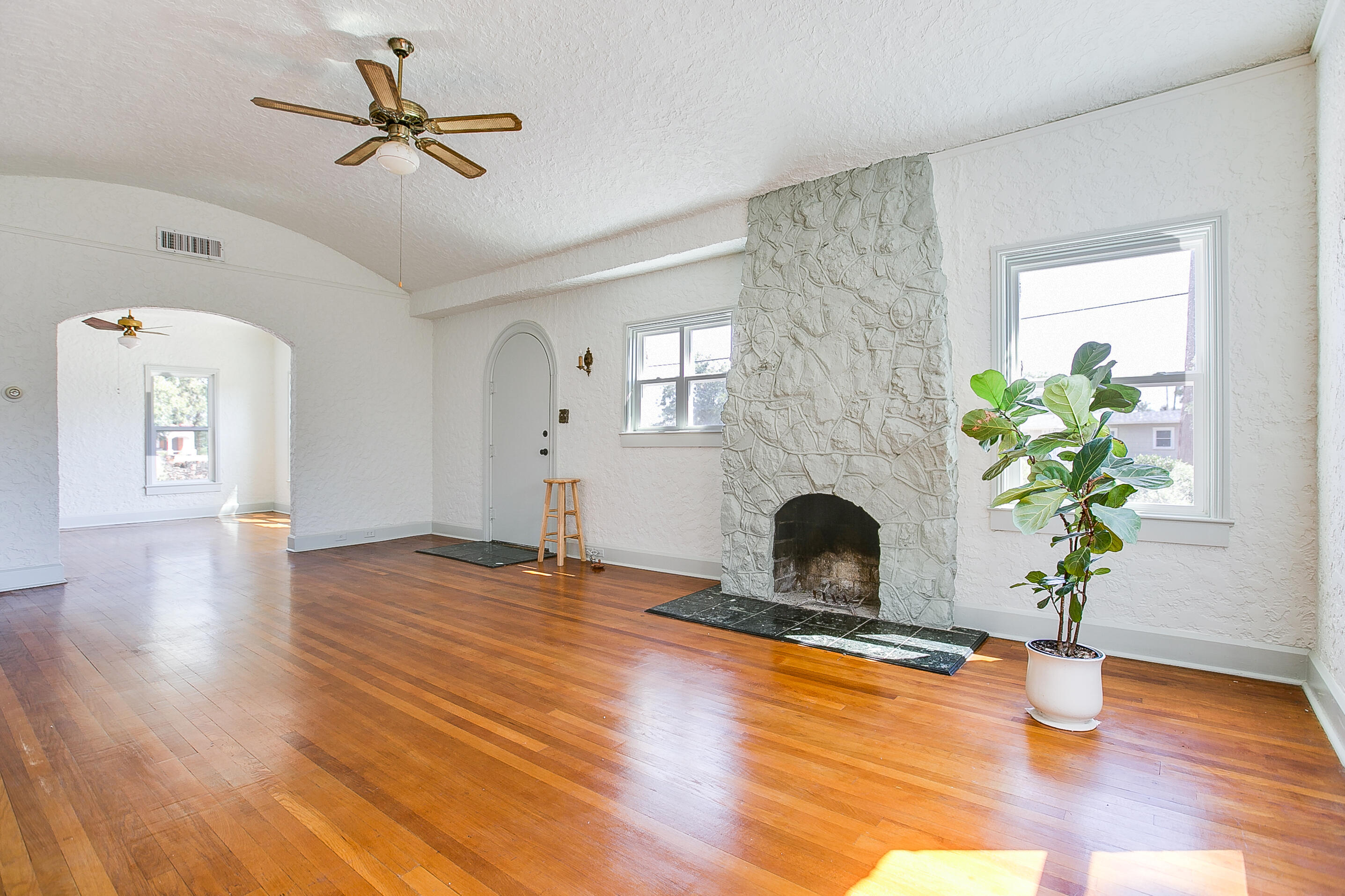 1105 N Van Buren Street Property Photo 3