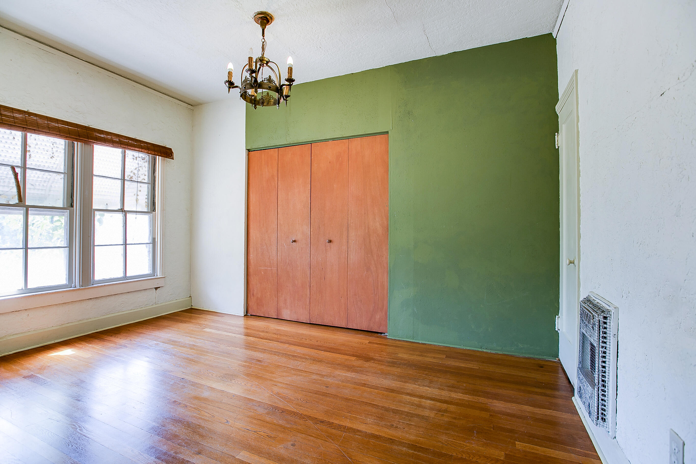 1105 N Van Buren Street Property Photo 9