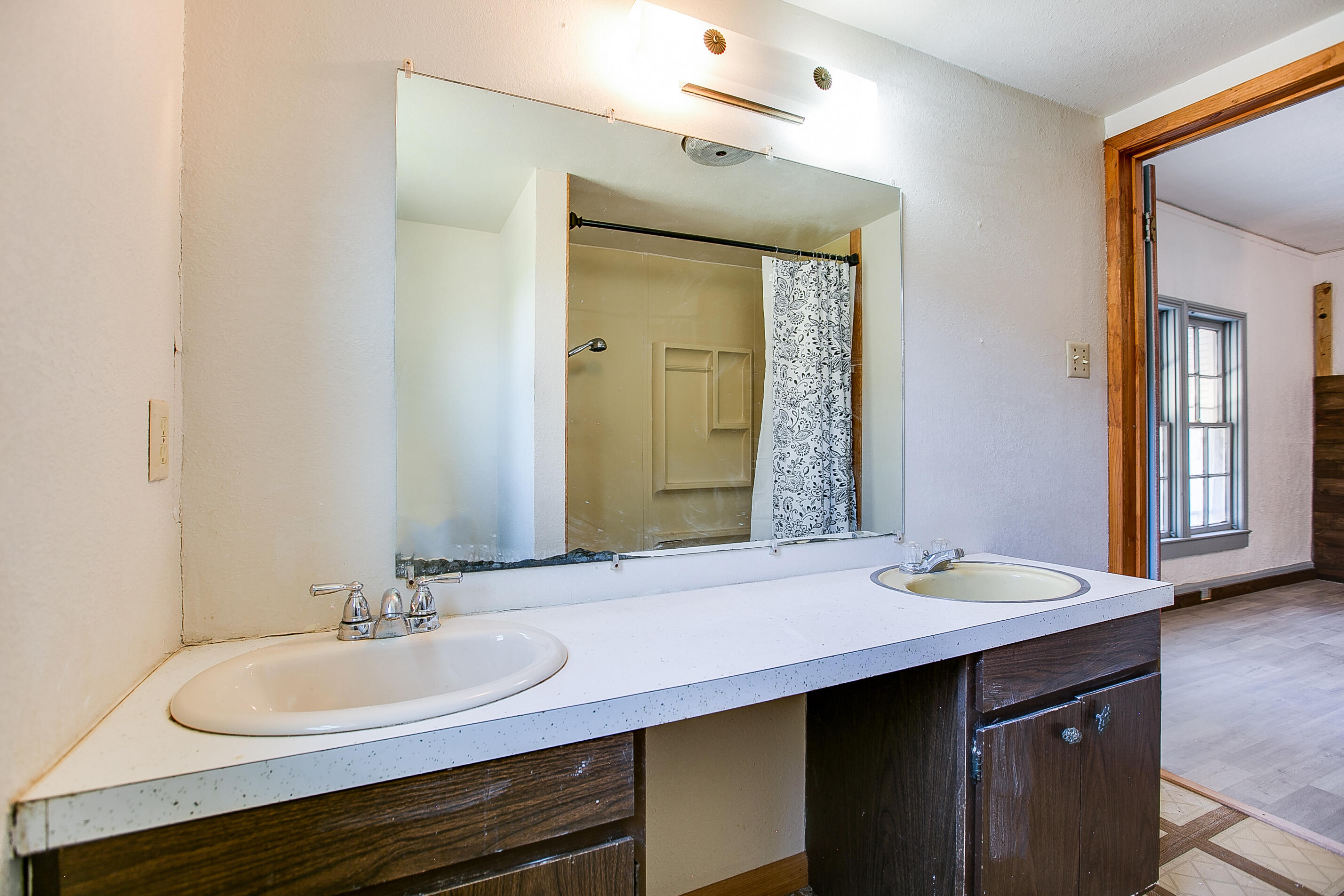 1105 N Van Buren Street Property Photo 15