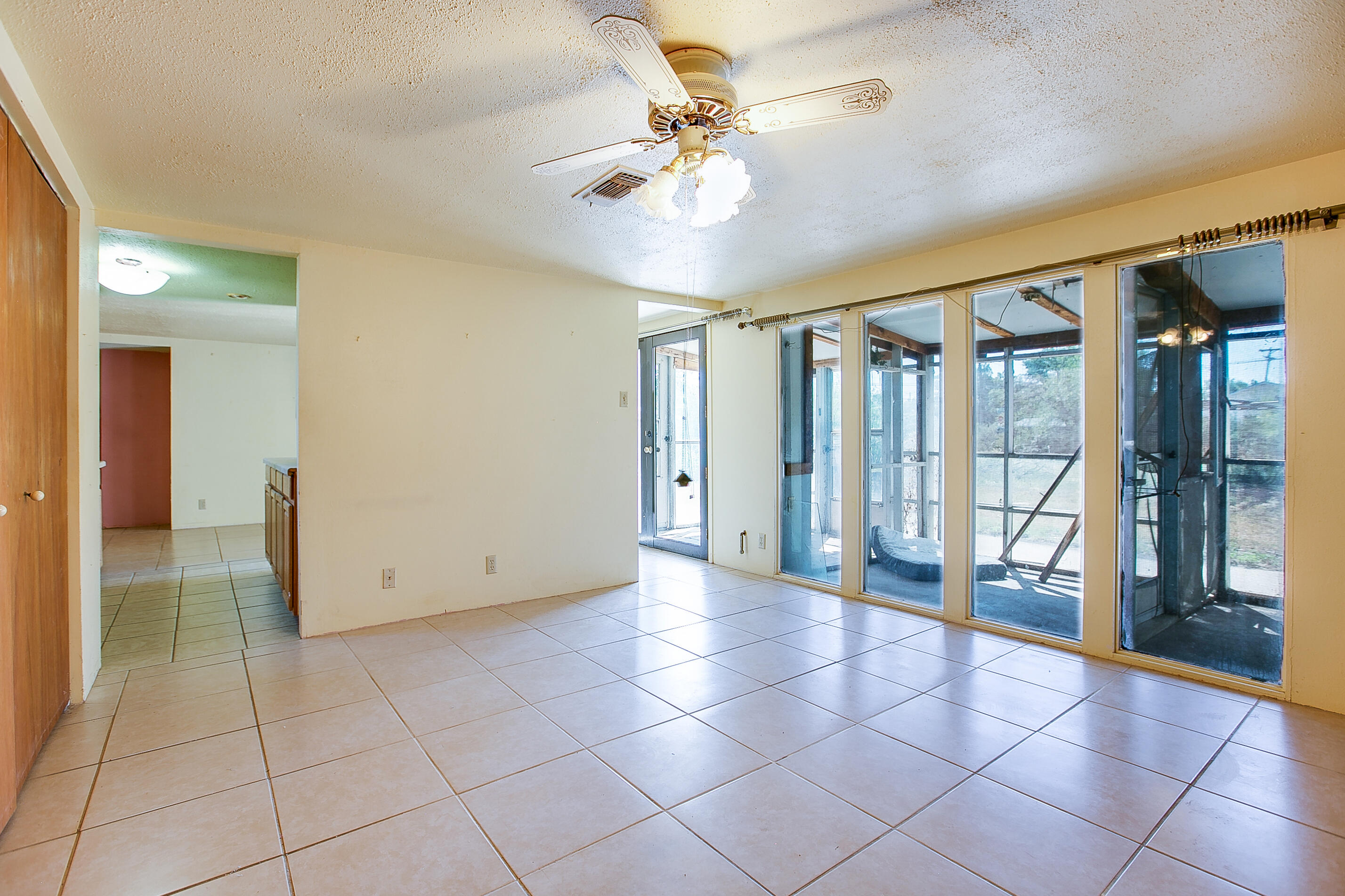 1105 N Van Buren Street Property Photo 18