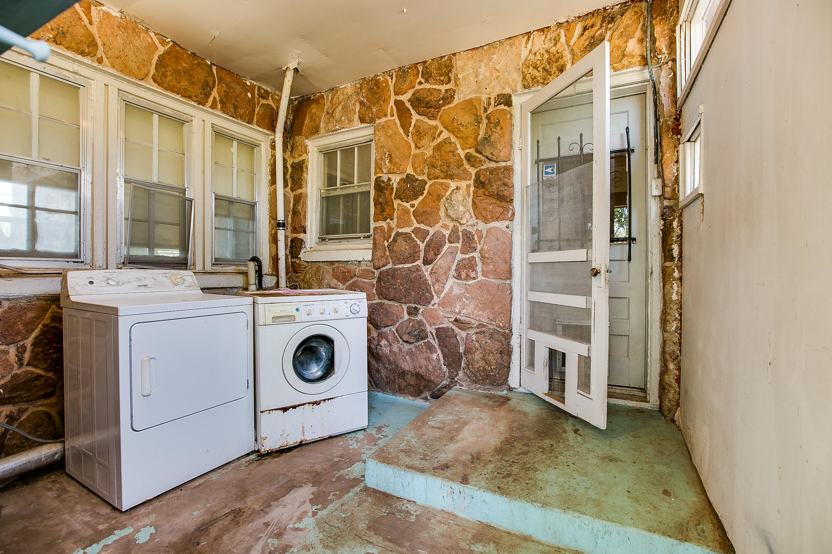 1105 N Van Buren Street Property Photo 26