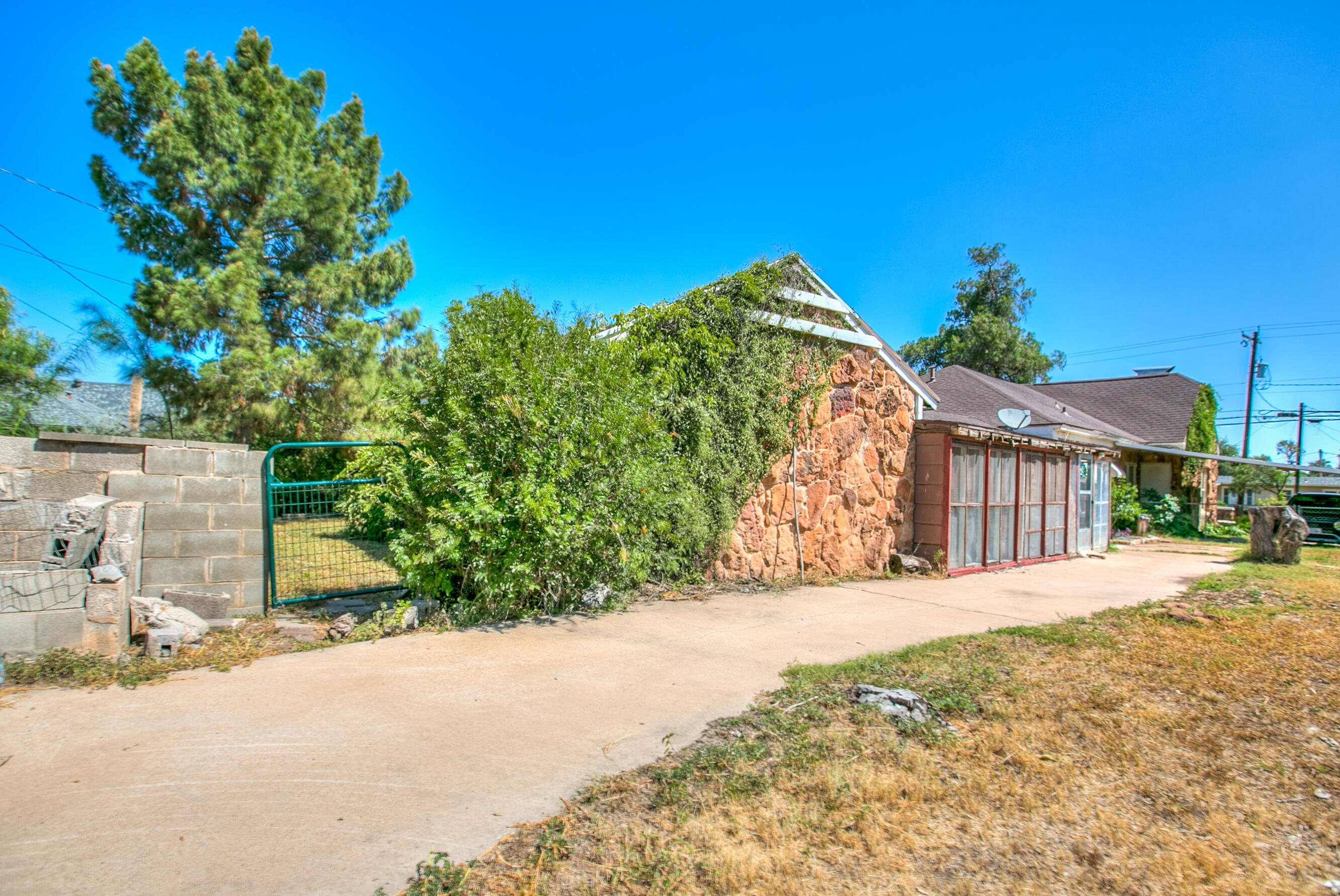 1105 N Van Buren Street Property Photo 28
