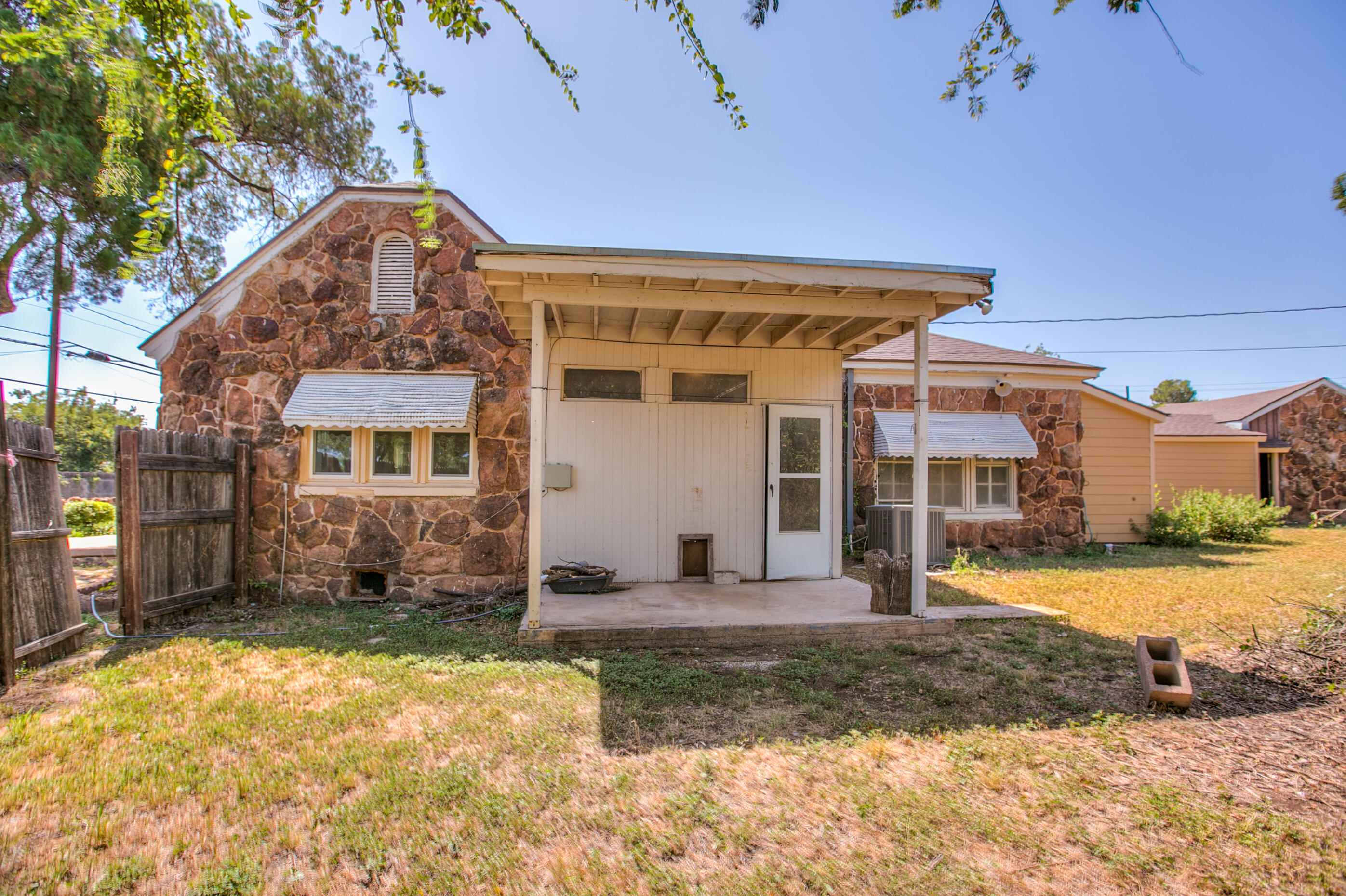 1105 N Van Buren Street Property Photo 30