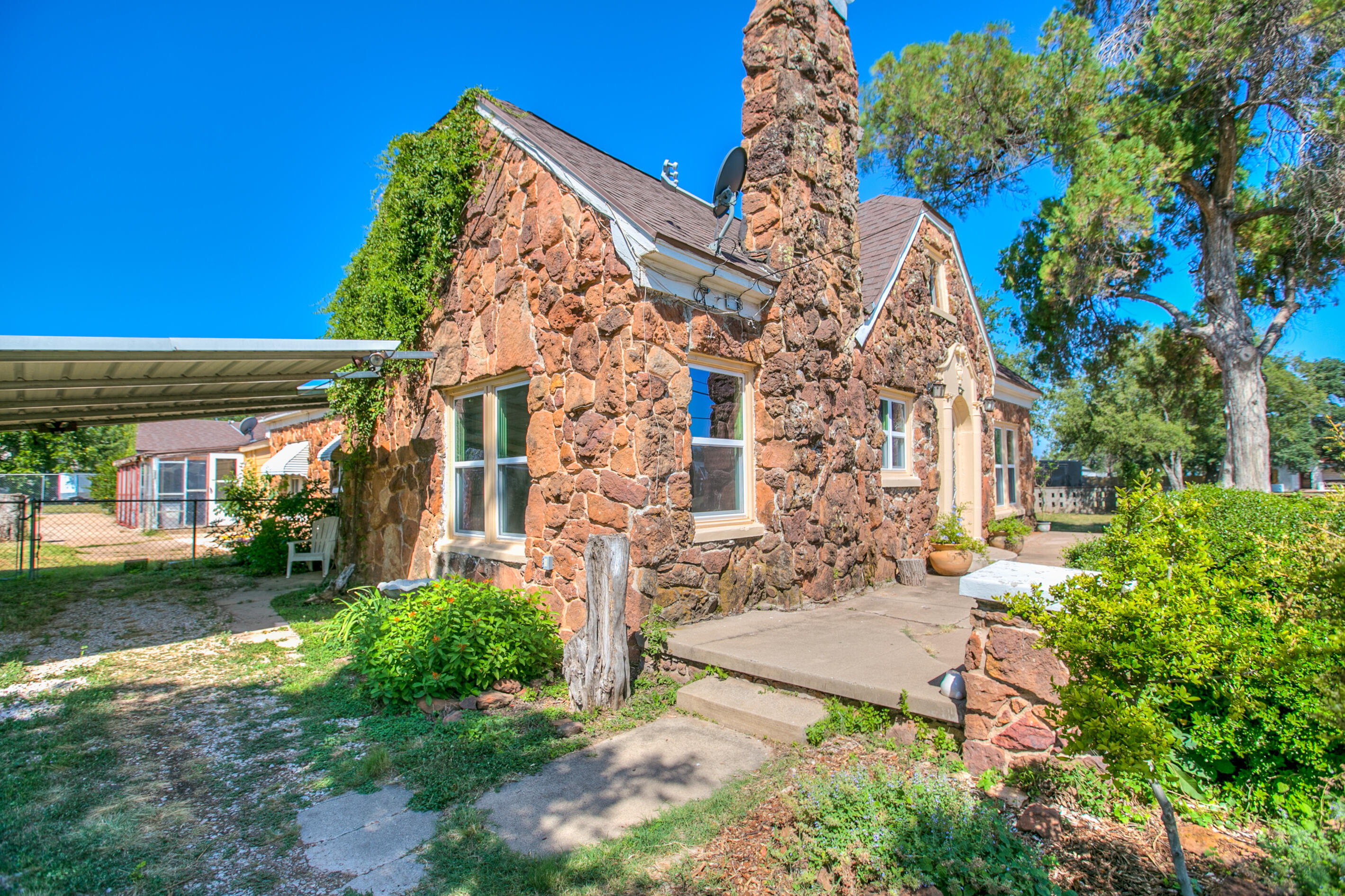 1105 N Van Buren Street Property Photo 35