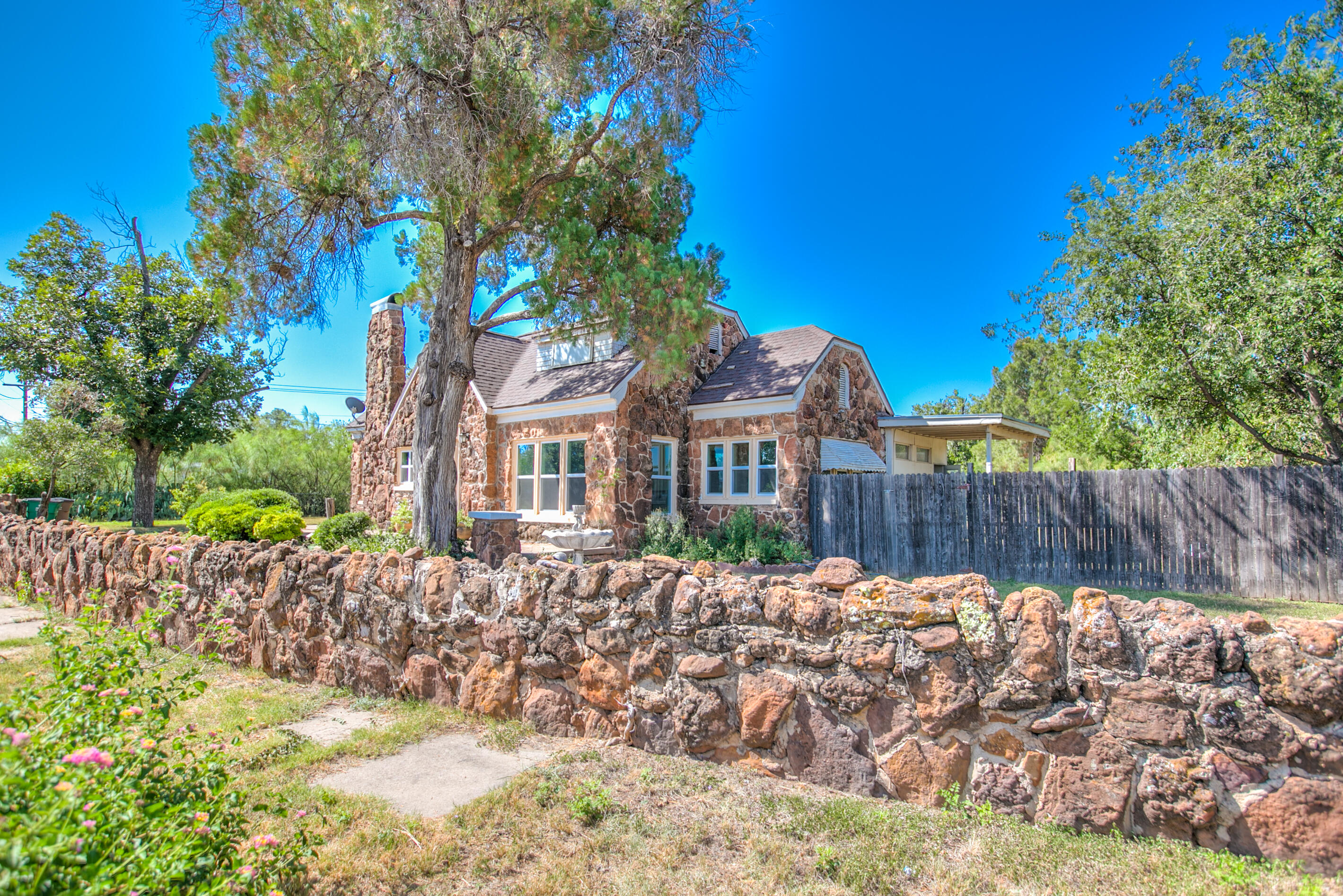 1105 N Van Buren Street Property Photo 37