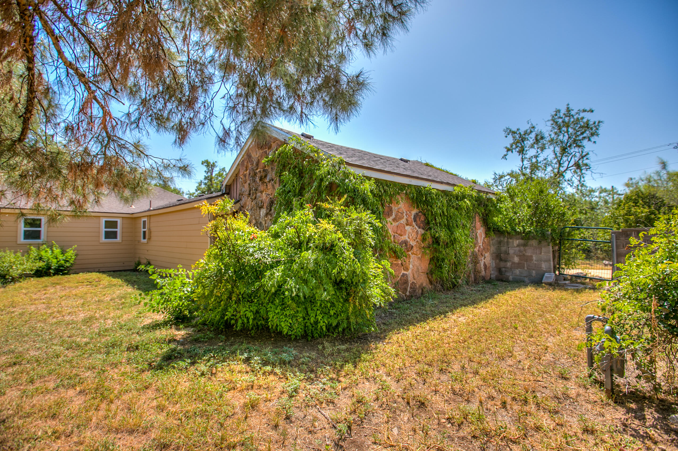1105 N Van Buren Street Property Photo 38