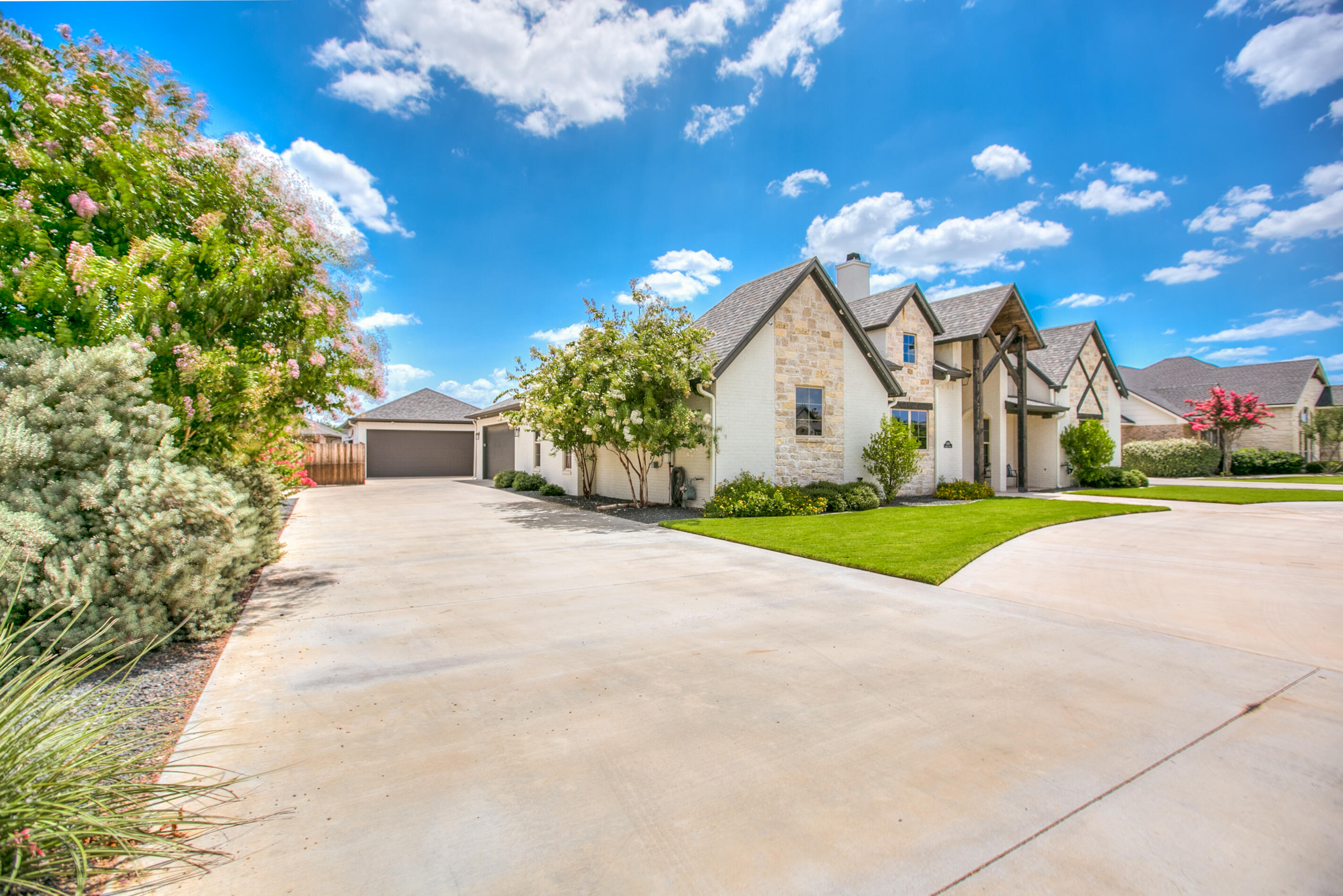 4730 Shadow Creek Drive Property Photo 3