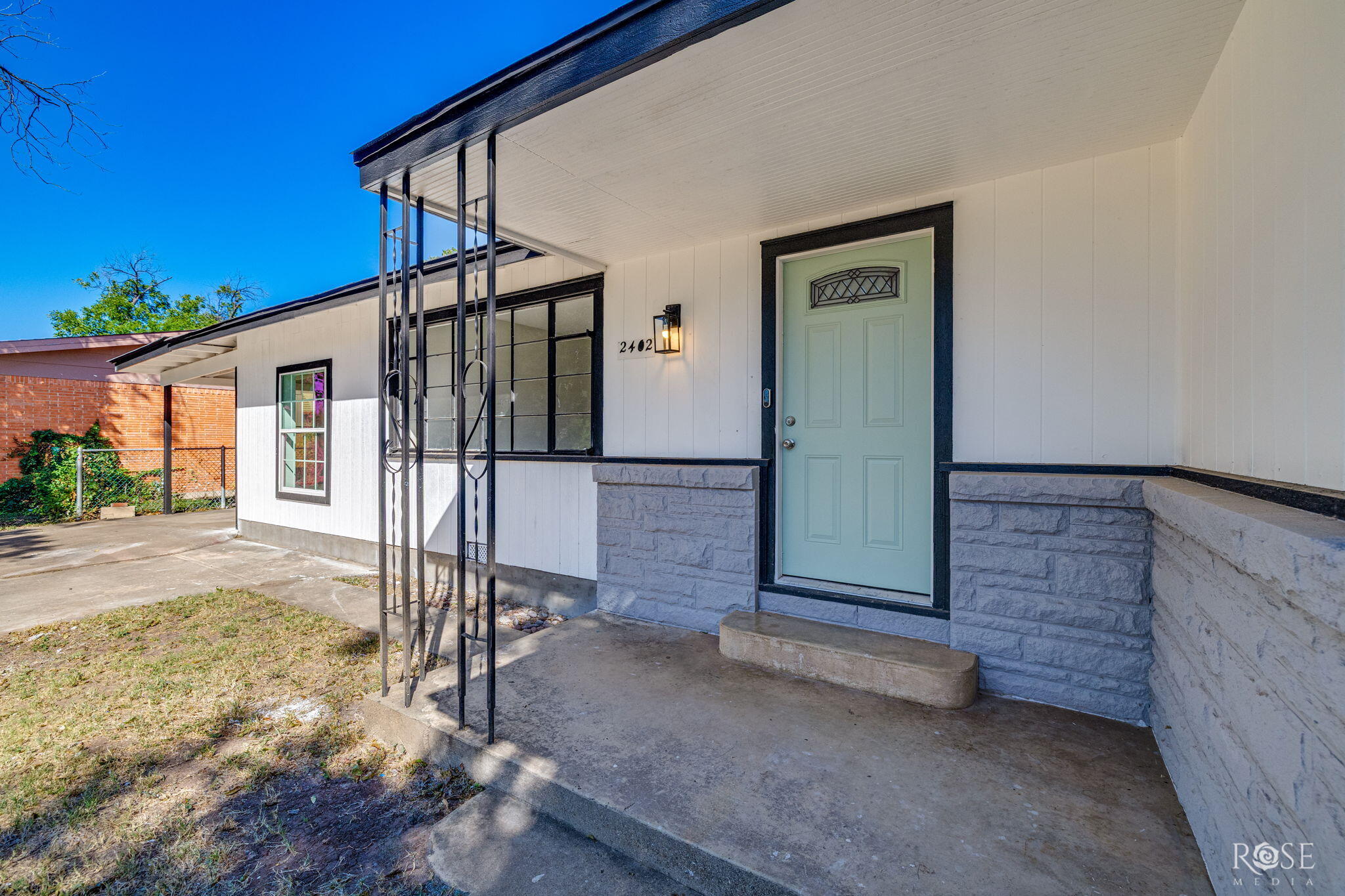 2402 Coleman Street Property Photo 4