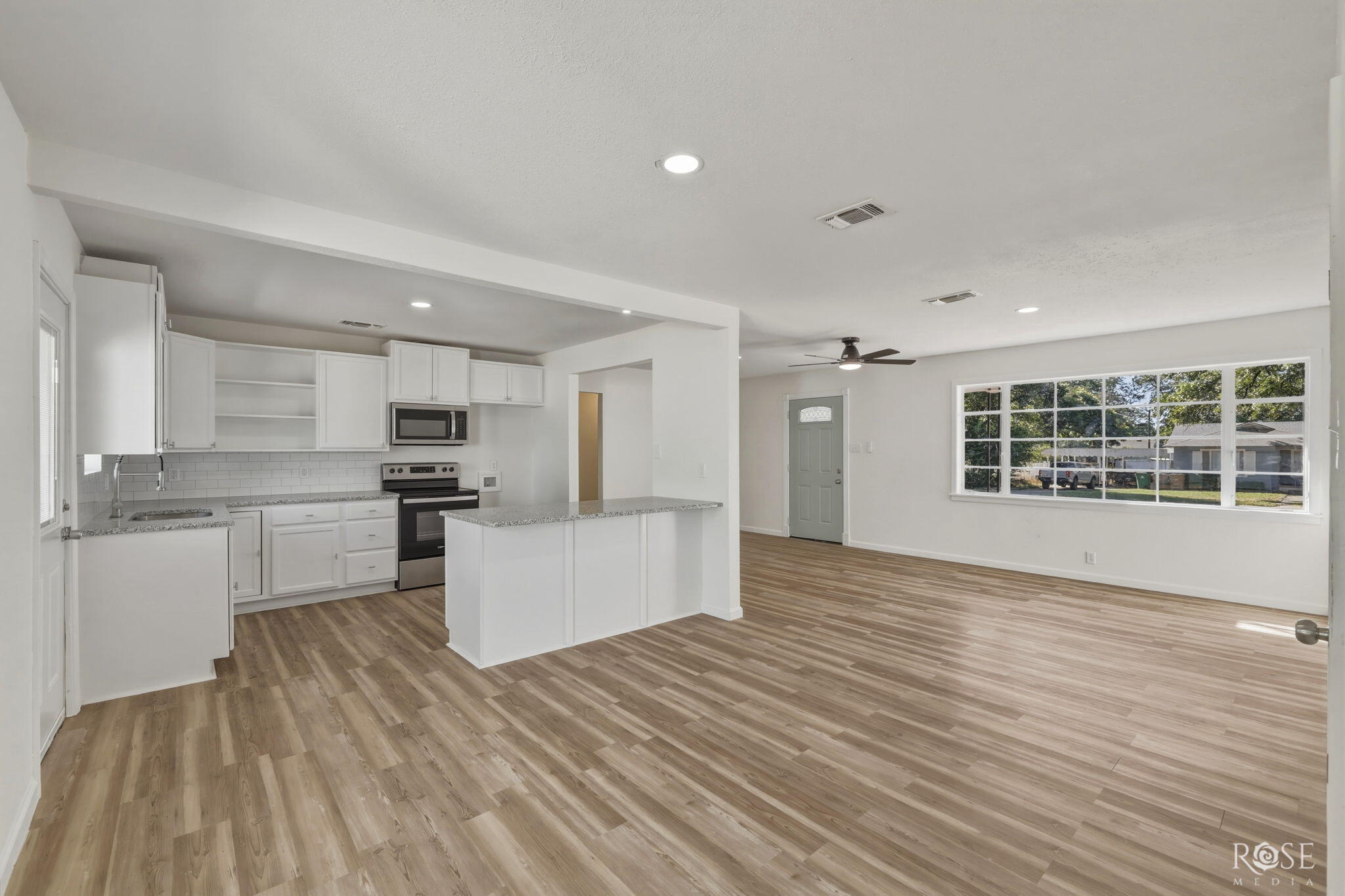 2402 Coleman Street Property Photo 9
