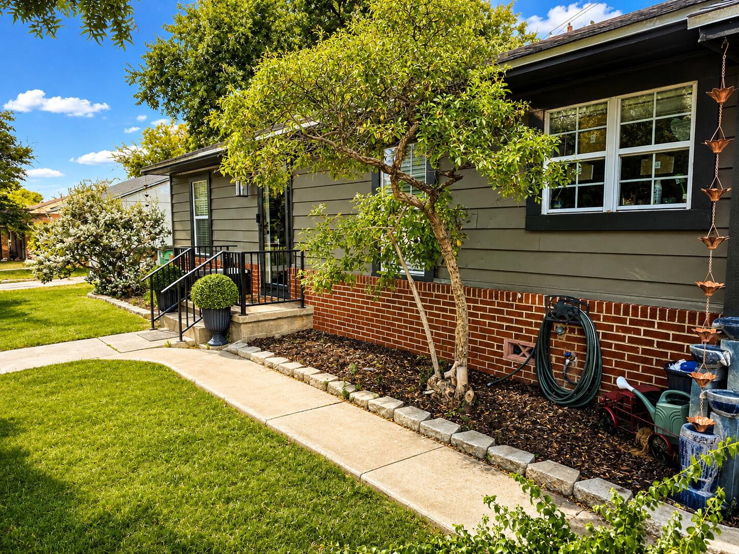 2319 Carlton Way Property Photo 1