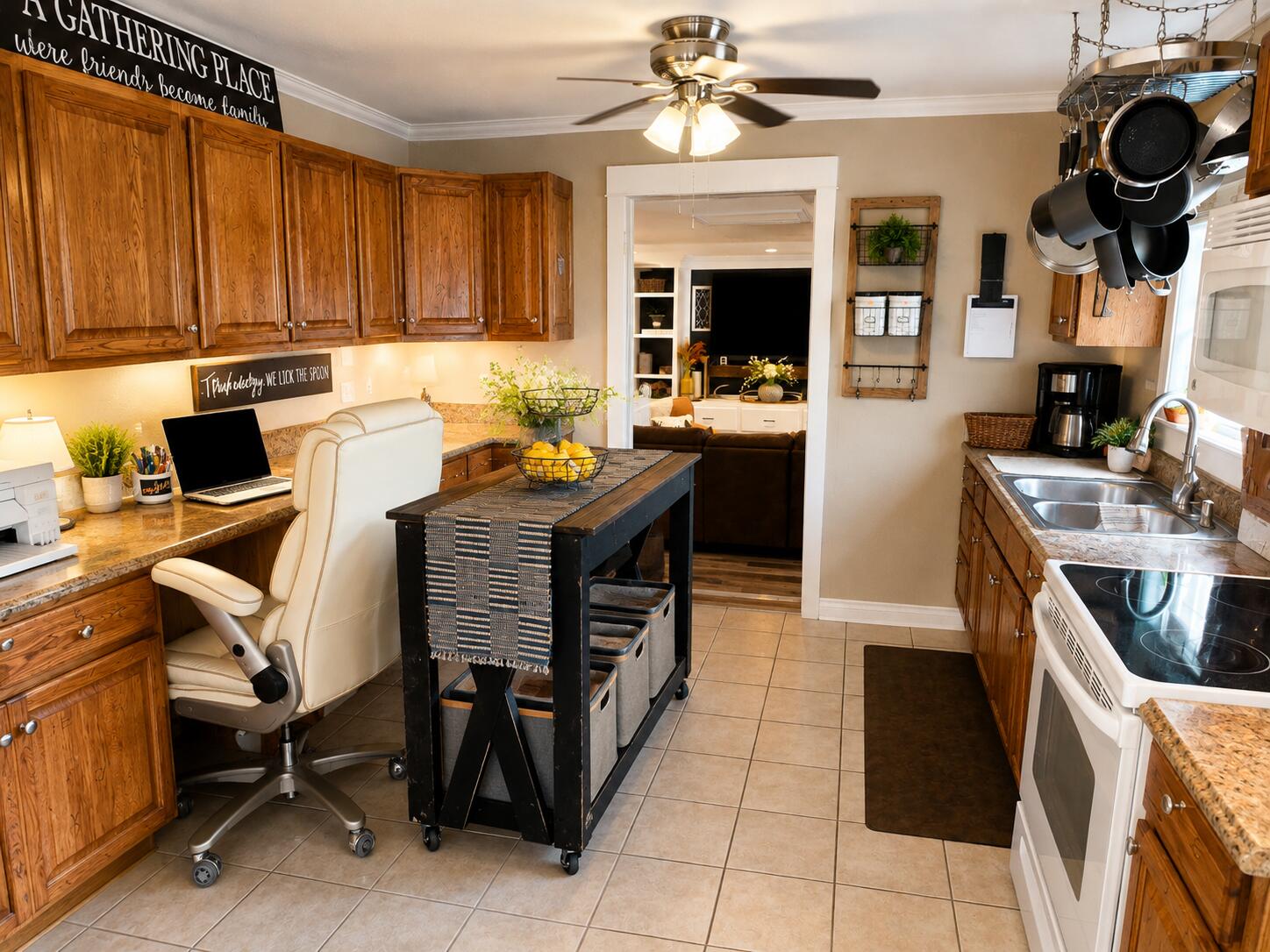 2319 Carlton Way Property Photo 3