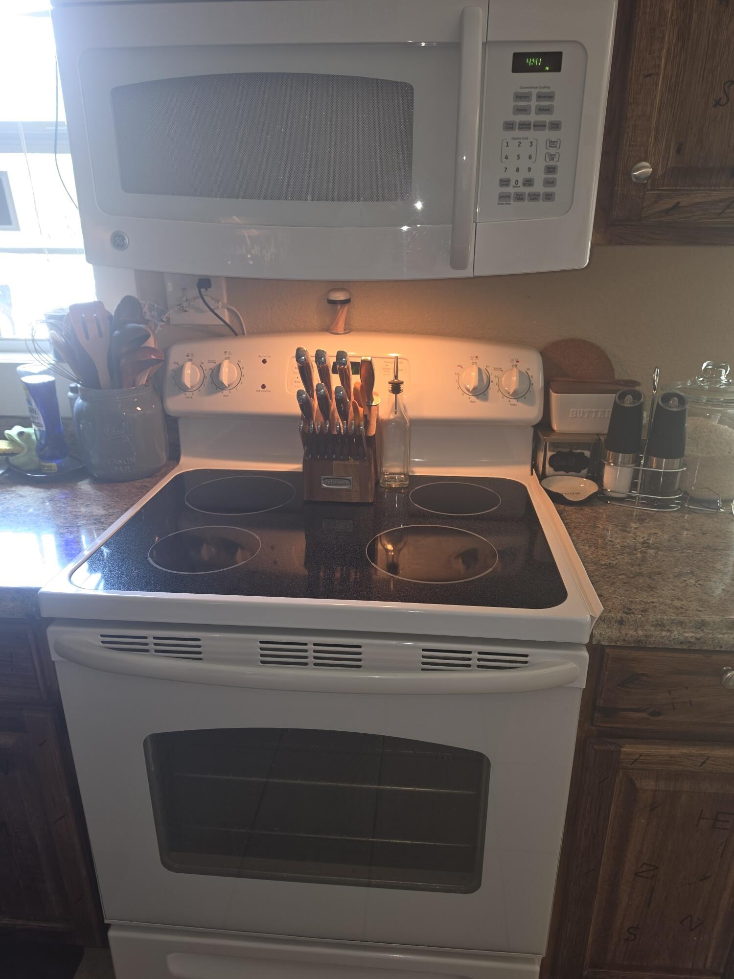 2319 Carlton Way Property Photo 4