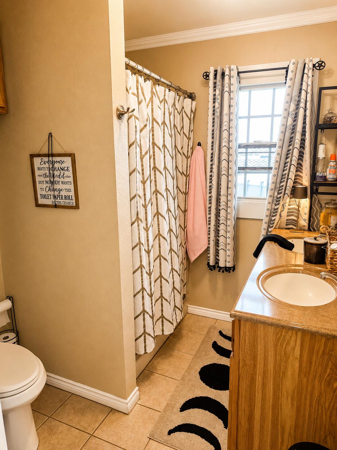 2319 Carlton Way Property Photo 12
