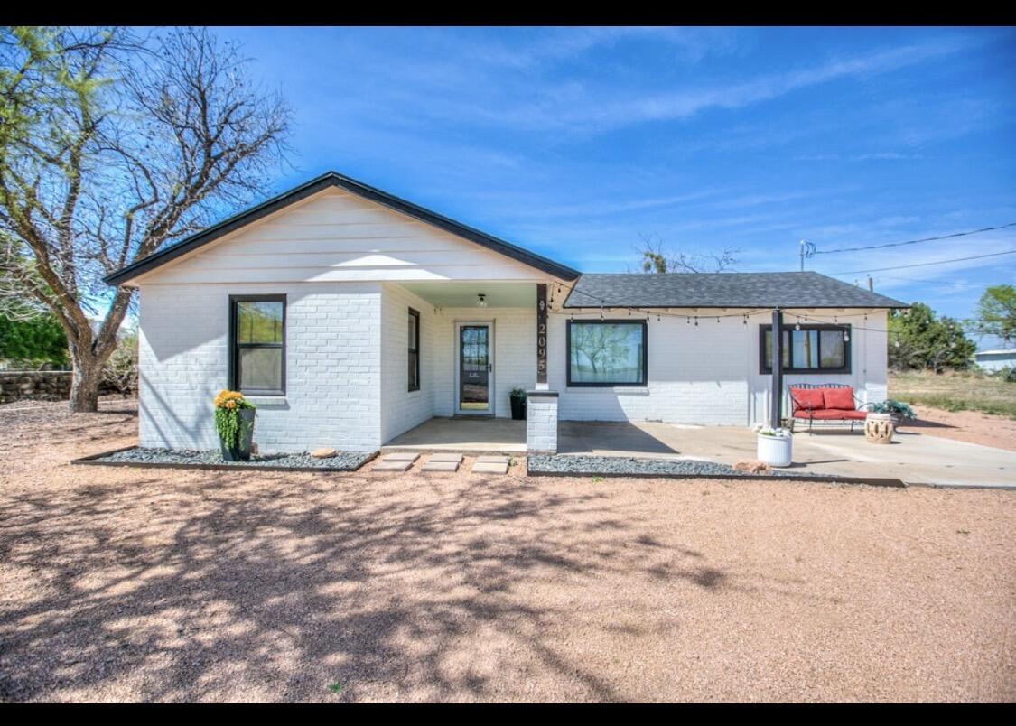 2095 End Street Property Photo 1
