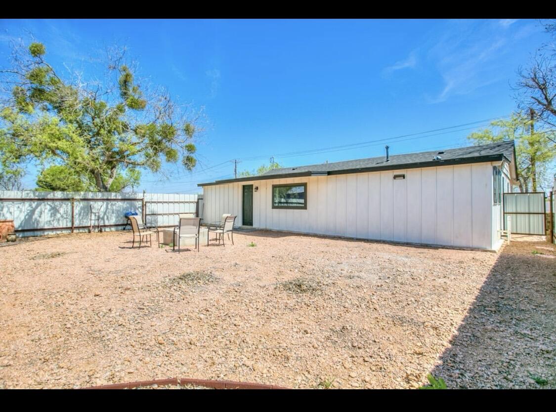 2095 End Street Property Photo 20