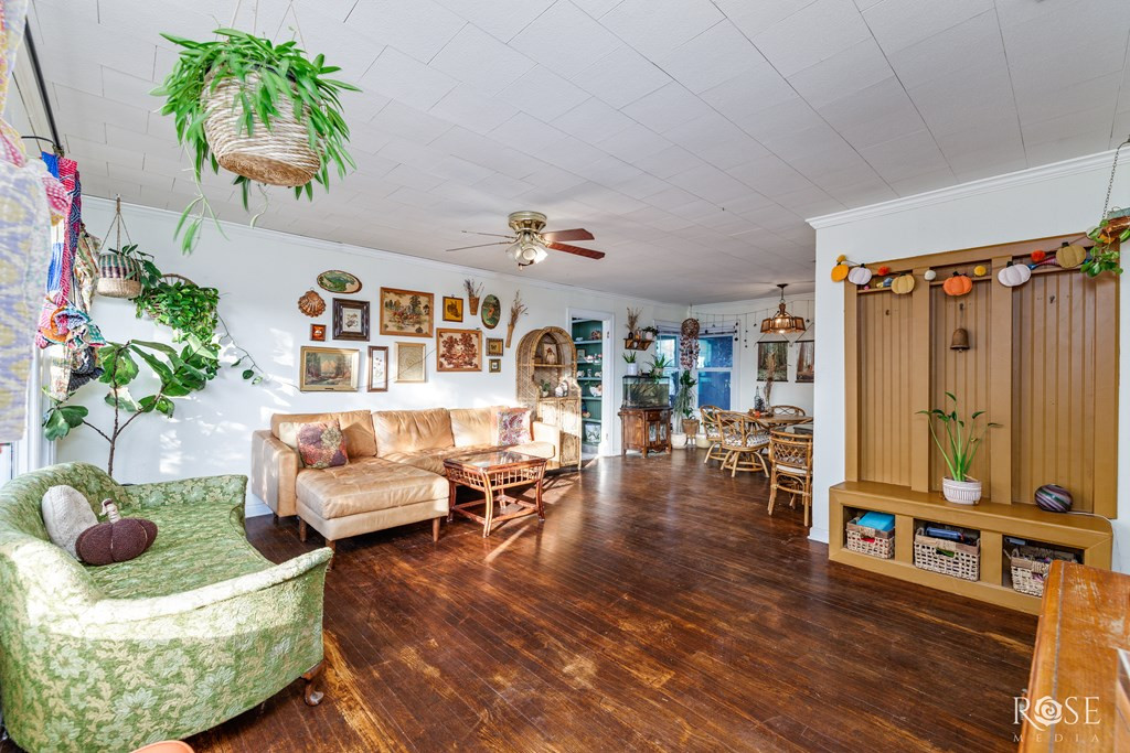 2022 Live Oak Street Property Photo 4