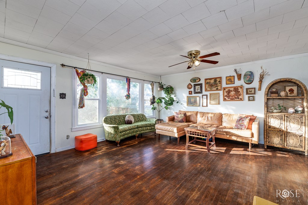 2022 Live Oak Street Property Photo 5
