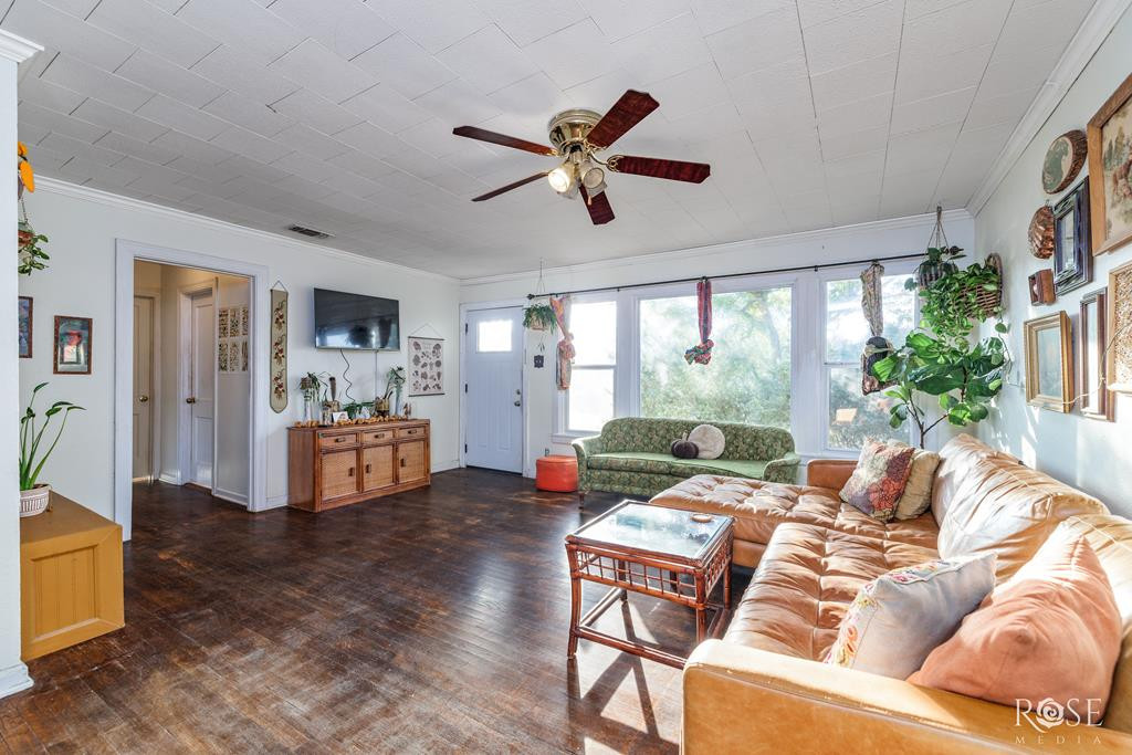 2022 Live Oak Street Property Photo 6