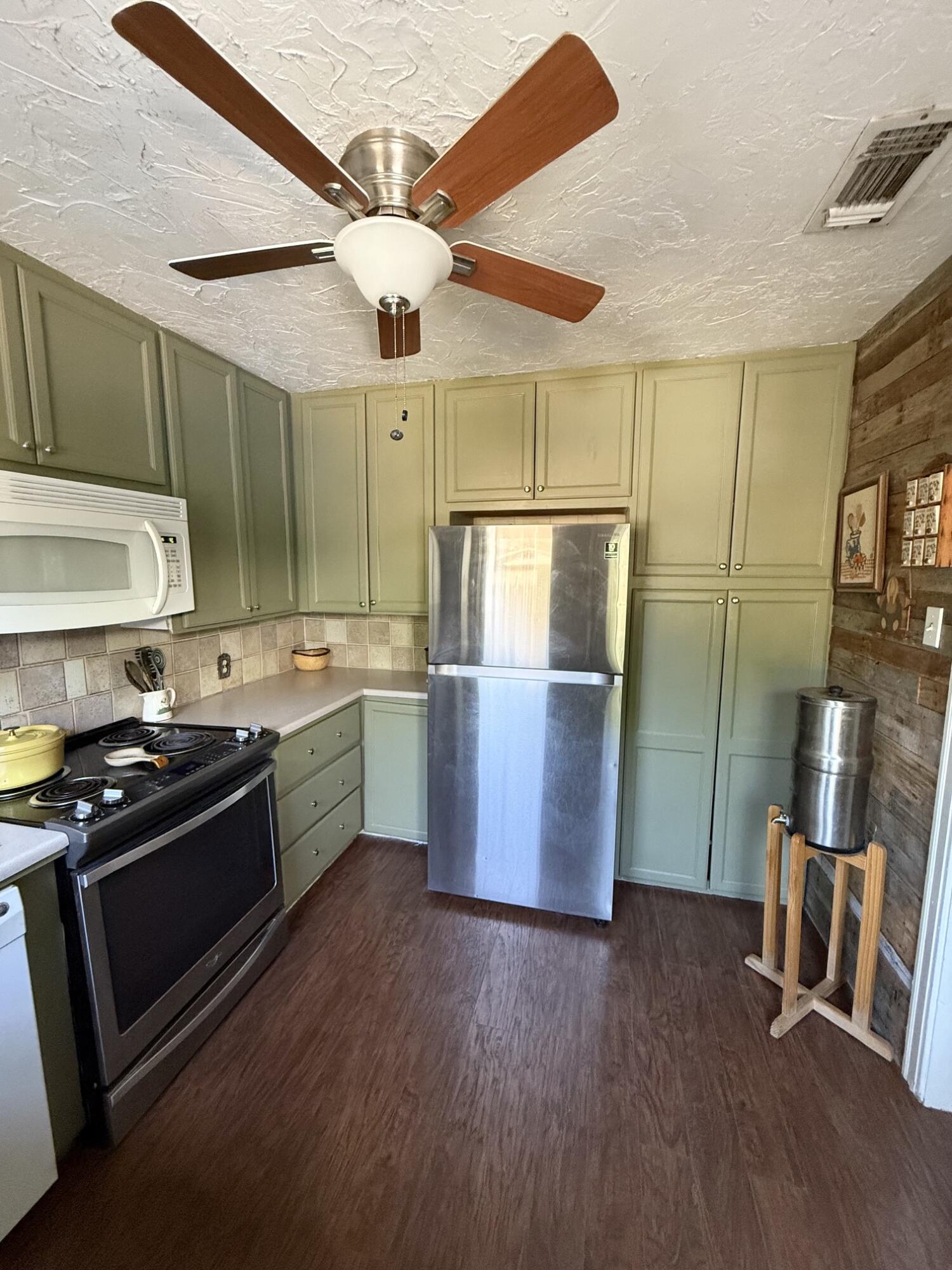 2022 Live Oak Street Property Photo 10