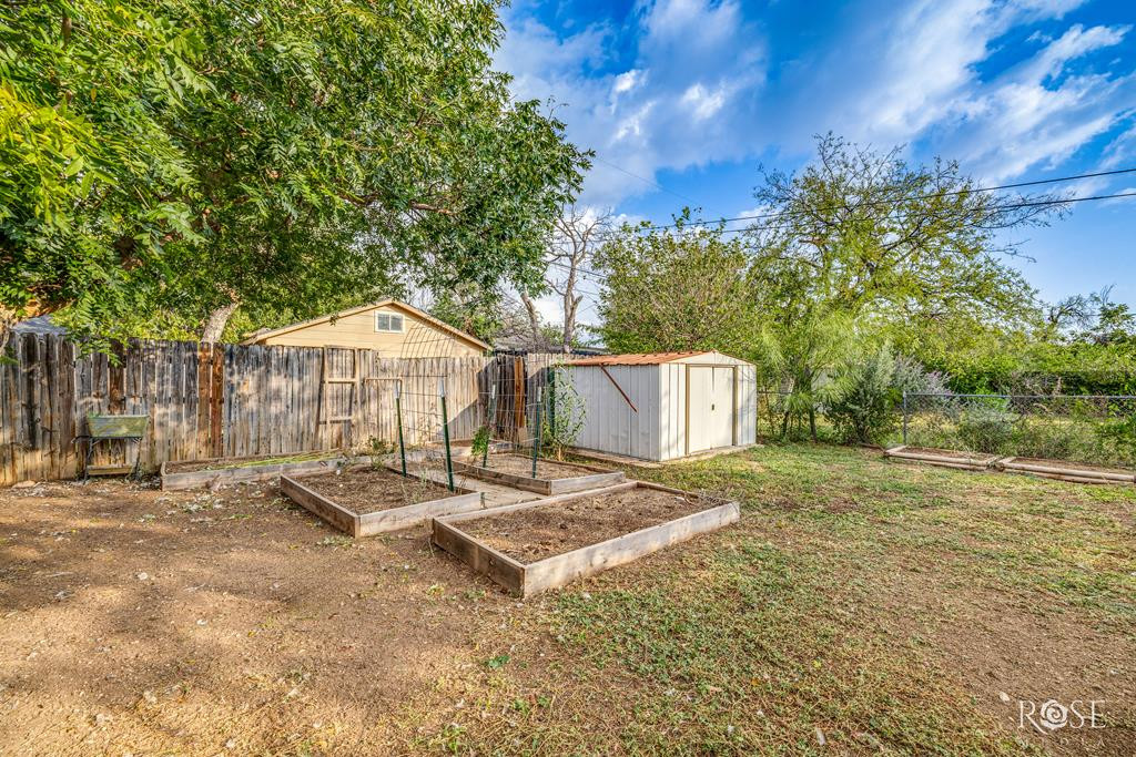 2022 Live Oak Street Property Photo 23