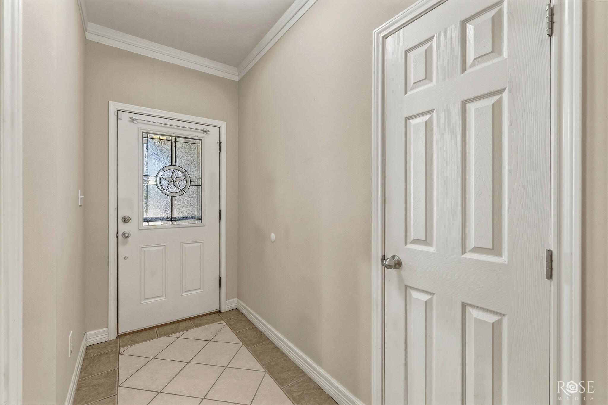 1208 Coventry Lane Property Photo 5