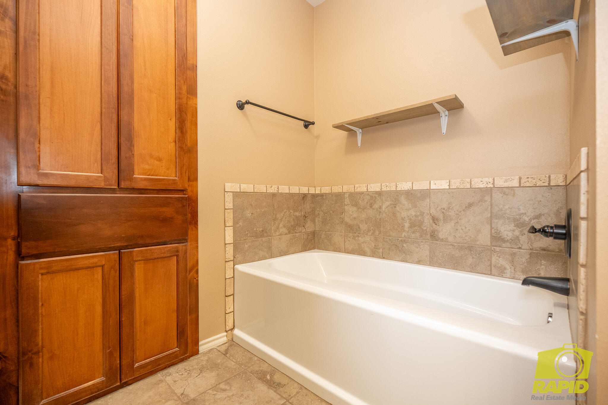 4161 Huntleigh Drive Property Photo 17