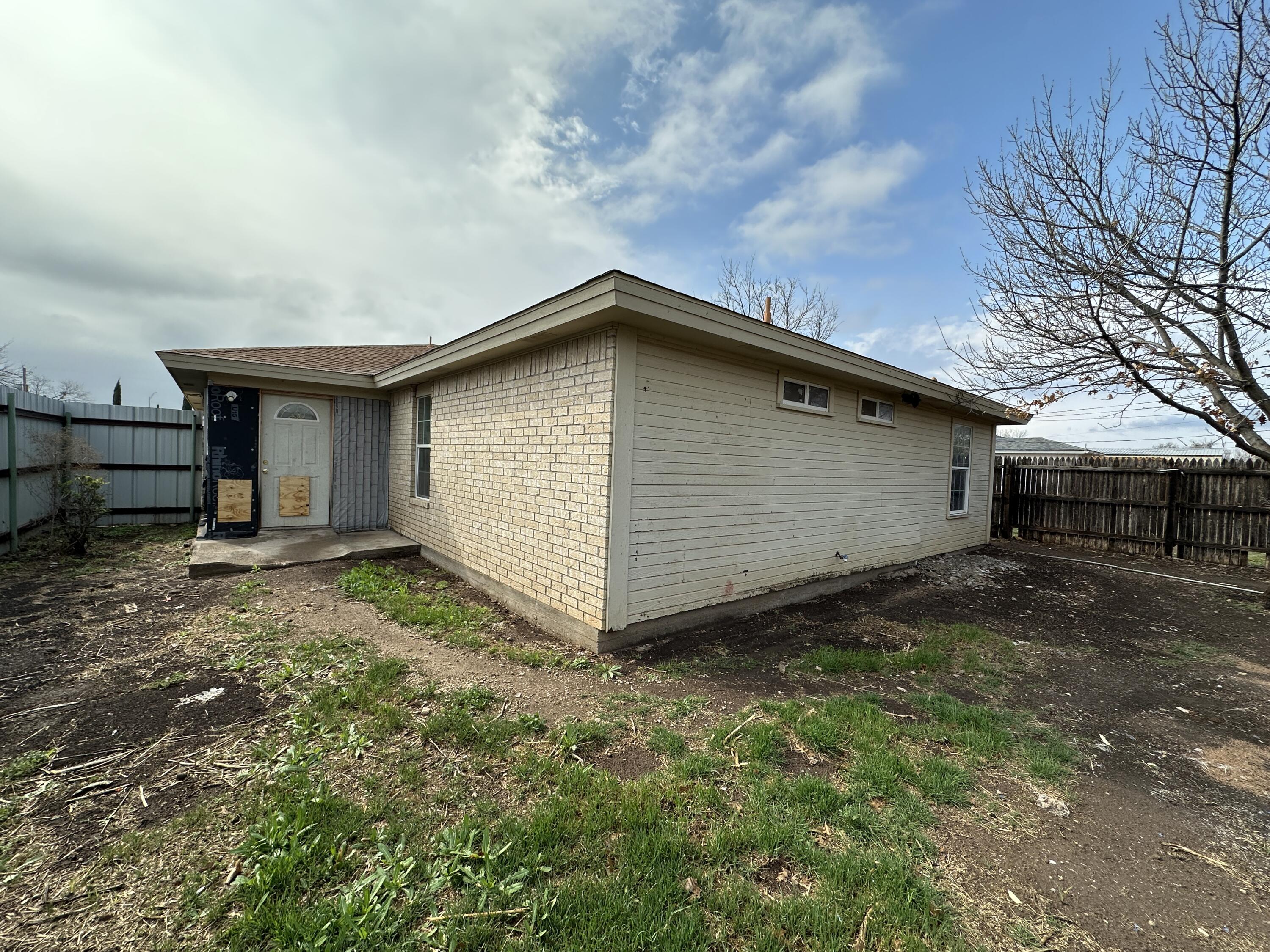 2930 Waco Street Property Photo 3