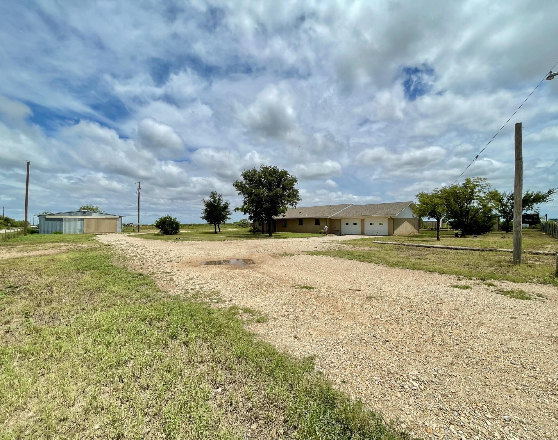2253 E Valley Drive Property Photo 2