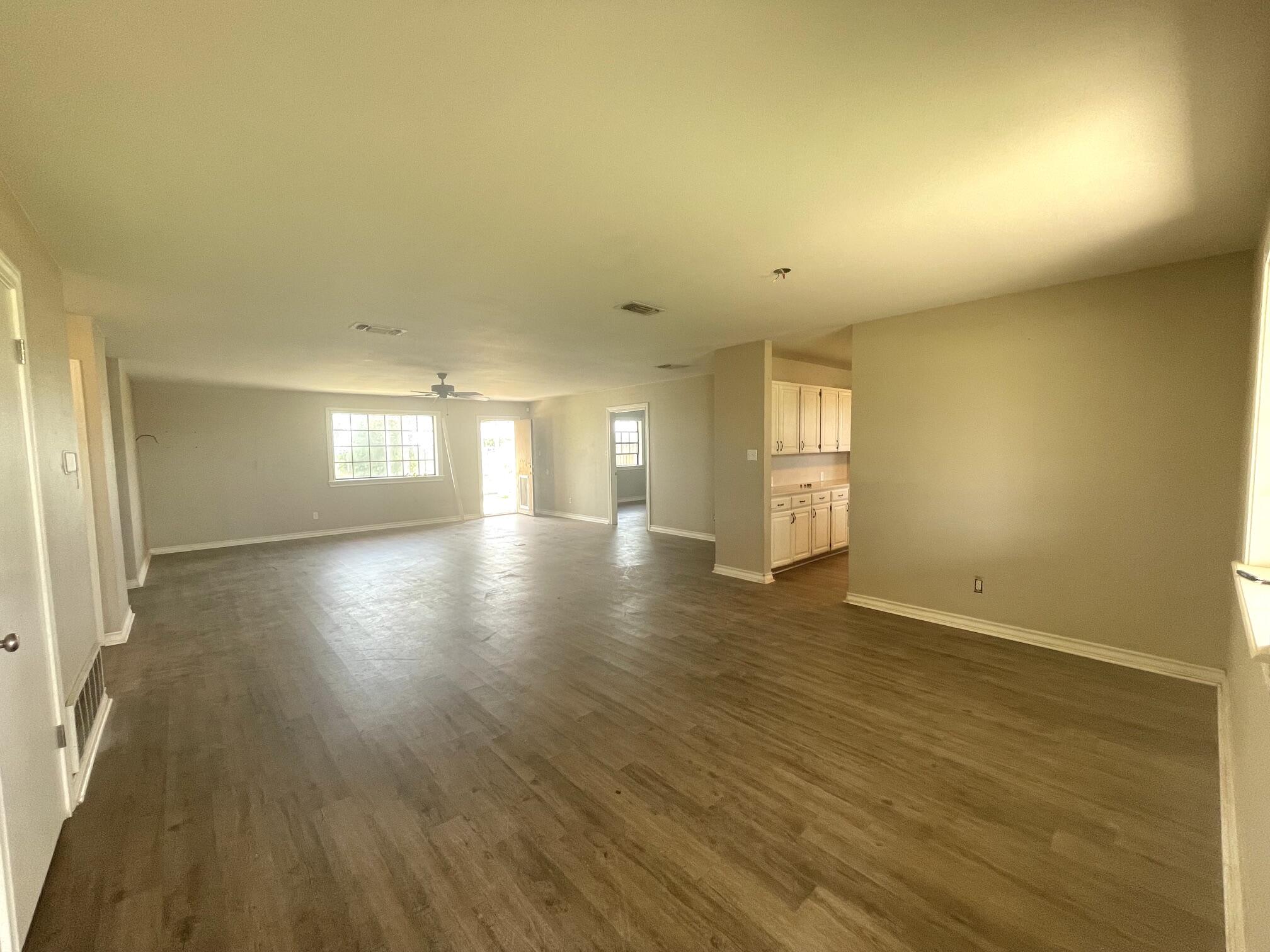 2253 E Valley Drive Property Photo 3