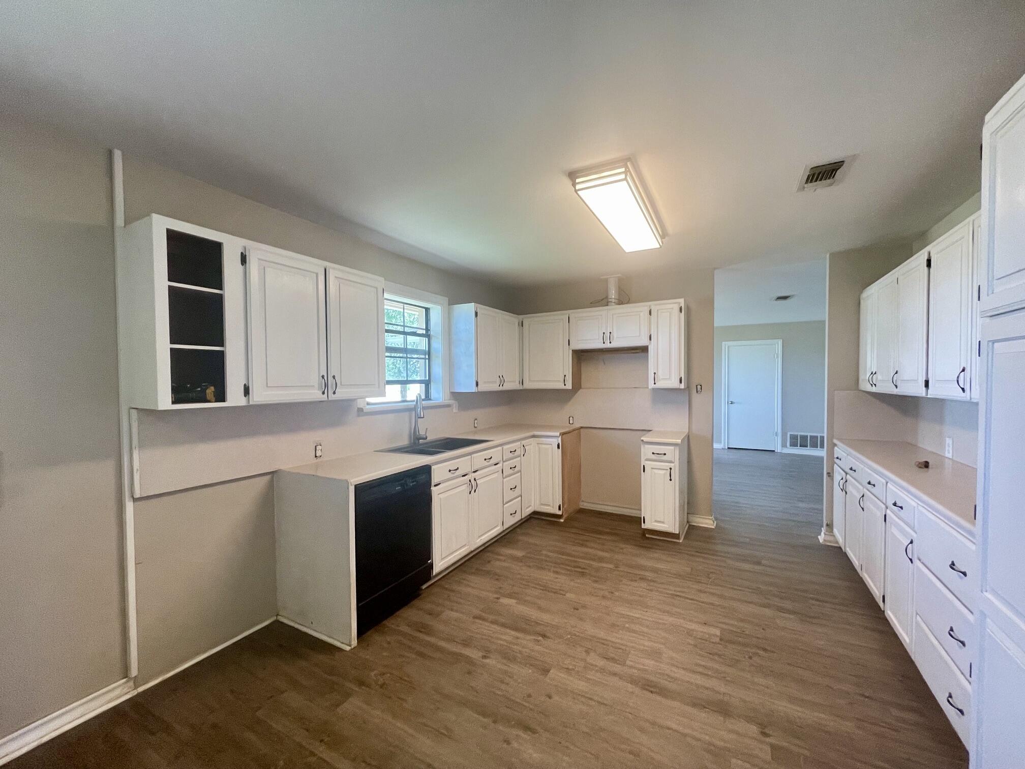 2253 E Valley Drive Property Photo 4