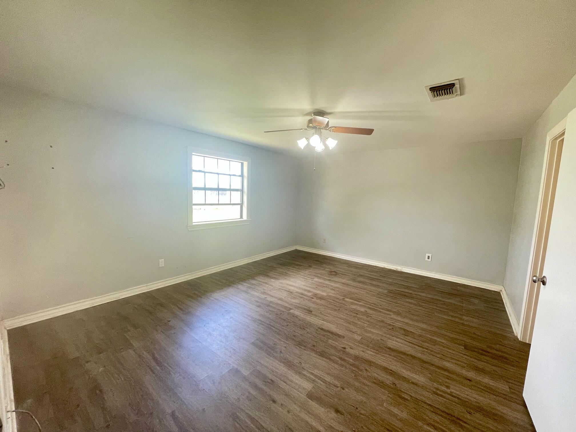 2253 E Valley Drive Property Photo 6