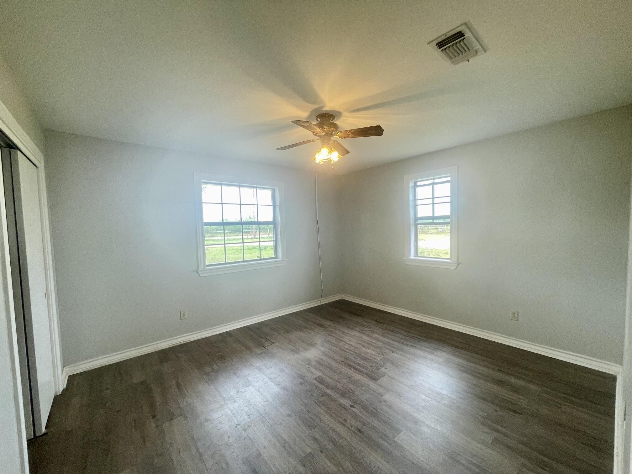 2253 E Valley Drive Property Photo 9