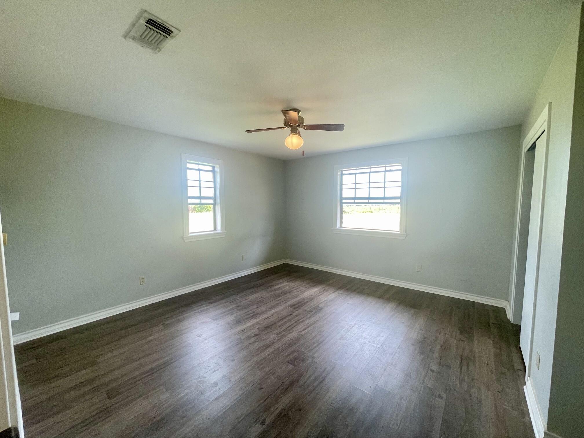 2253 E Valley Drive Property Photo 11