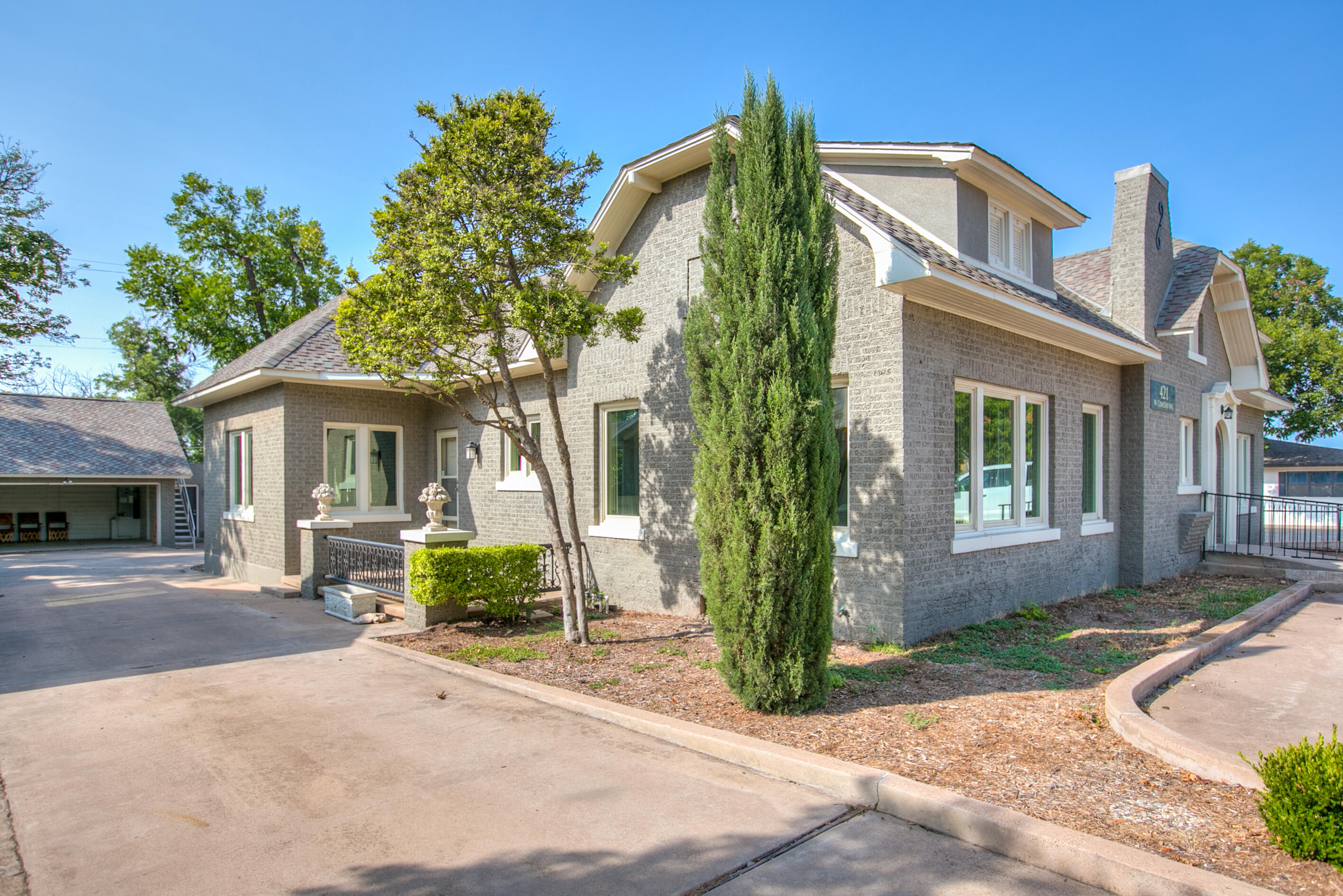 421 W Concho Avenue Property Photo 4