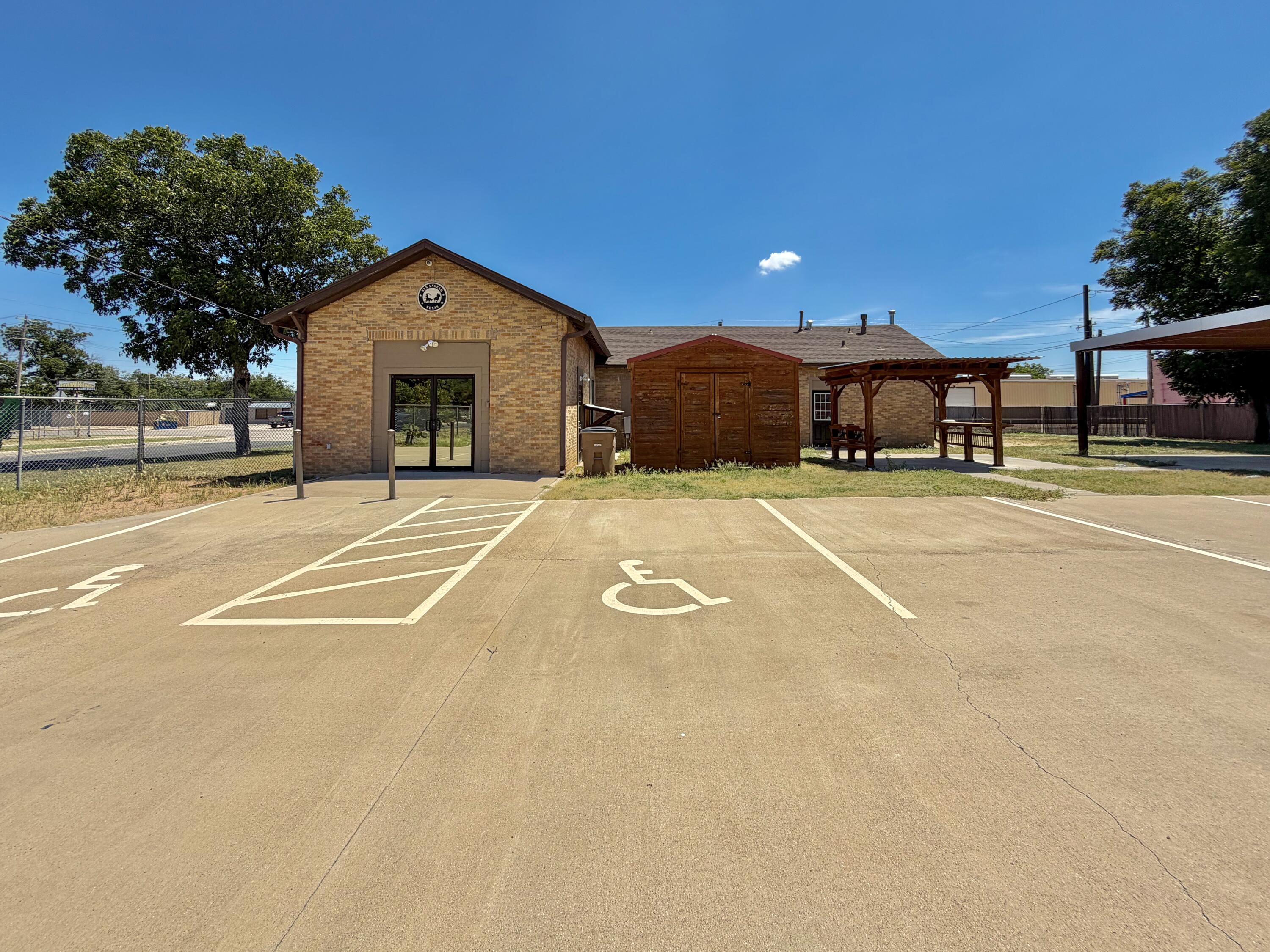 1103 S Oakes Street Property Photo 2