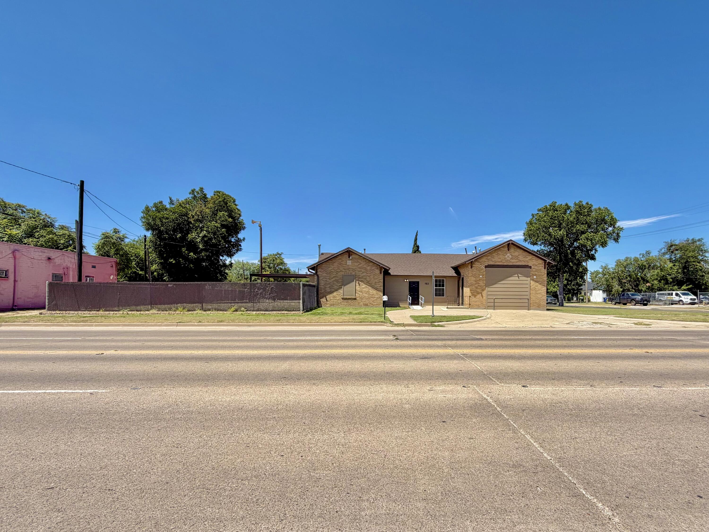 1103 S Oakes Street Property Photo 5