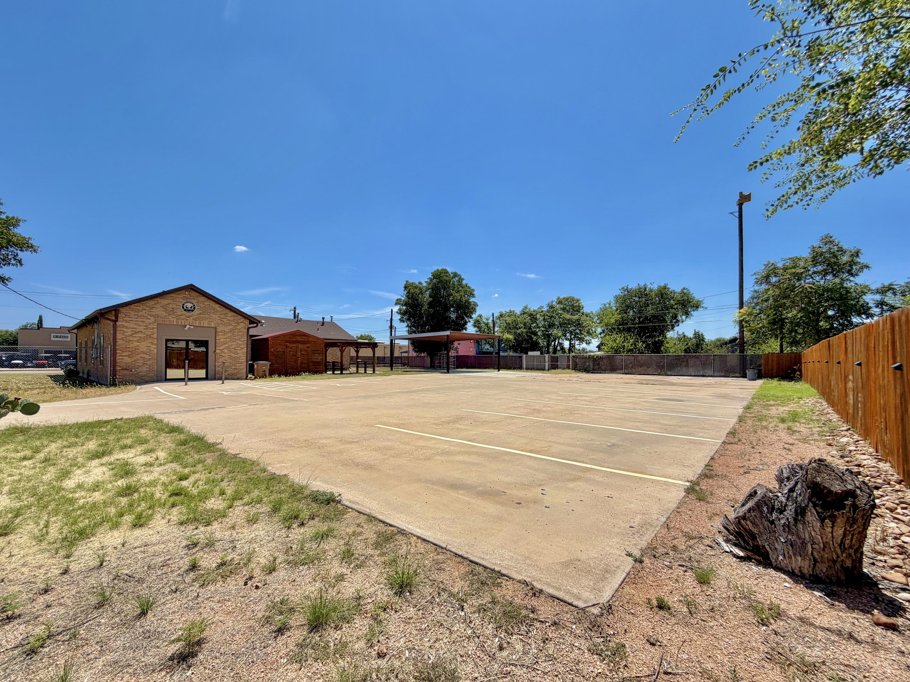 1103 S Oakes Street Property Photo 10