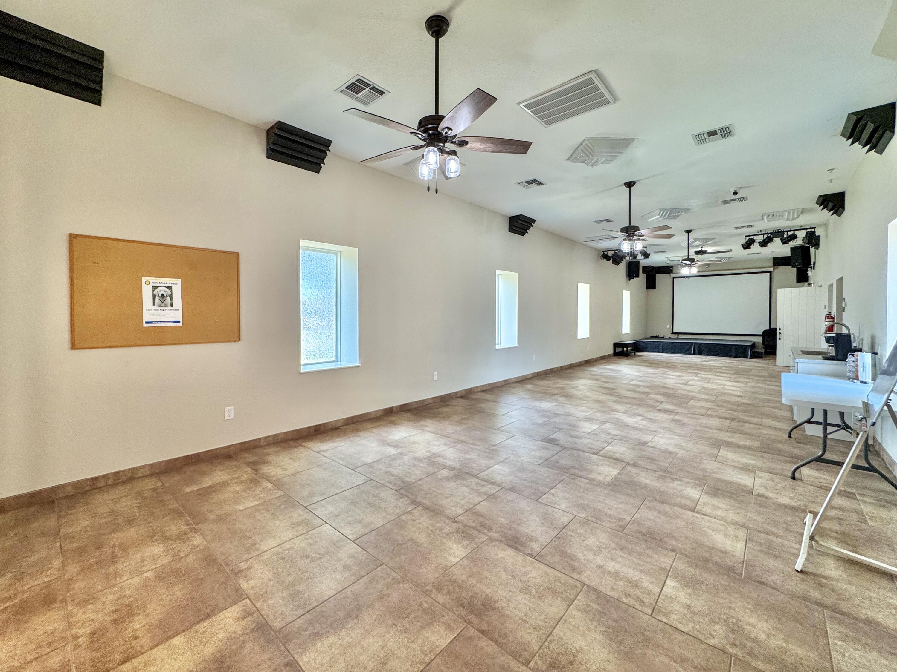 1103 S Oakes Street Property Photo 11