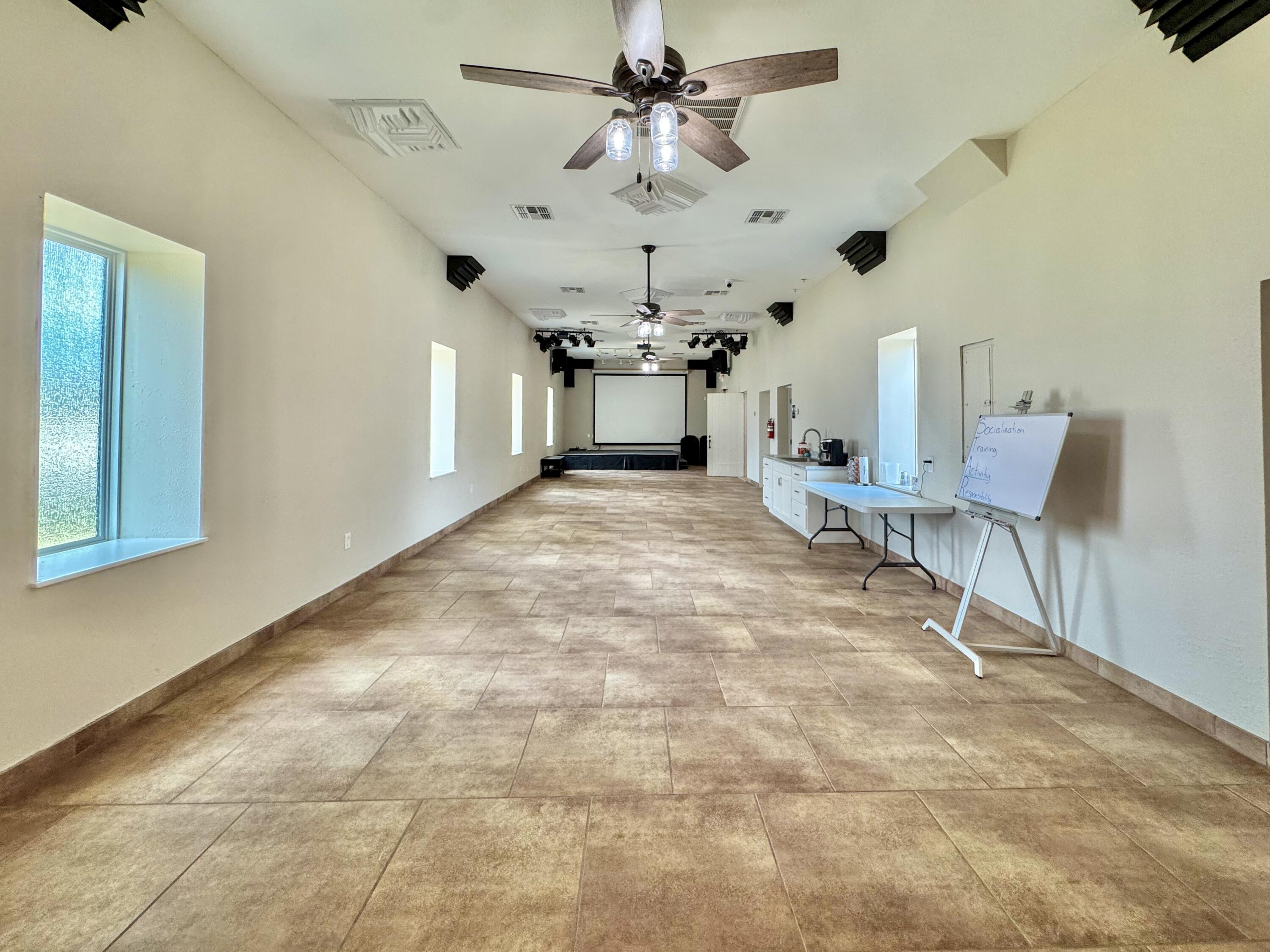1103 S Oakes Street Property Photo 12