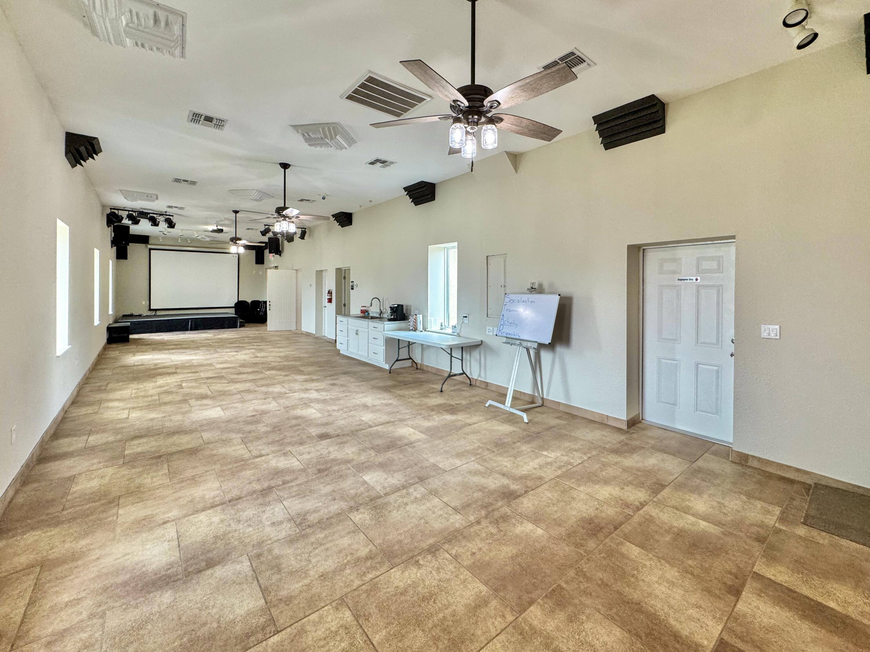 1103 S Oakes Street Property Photo 13