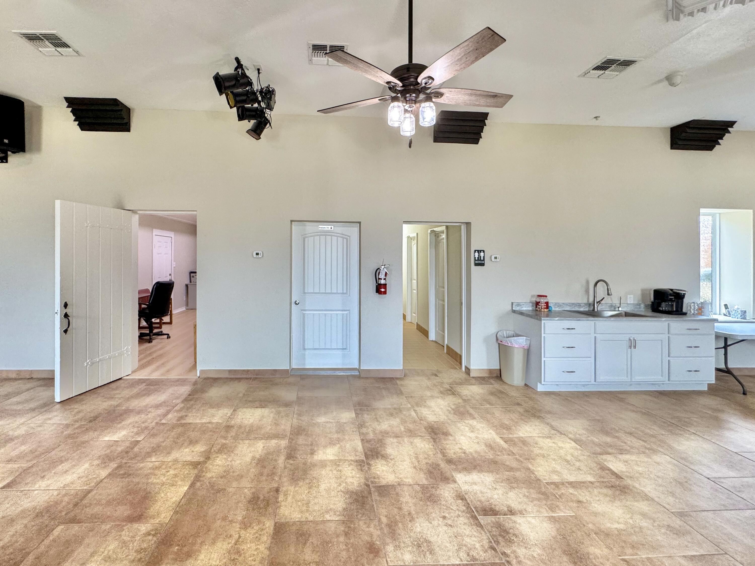 1103 S Oakes Street Property Photo 16