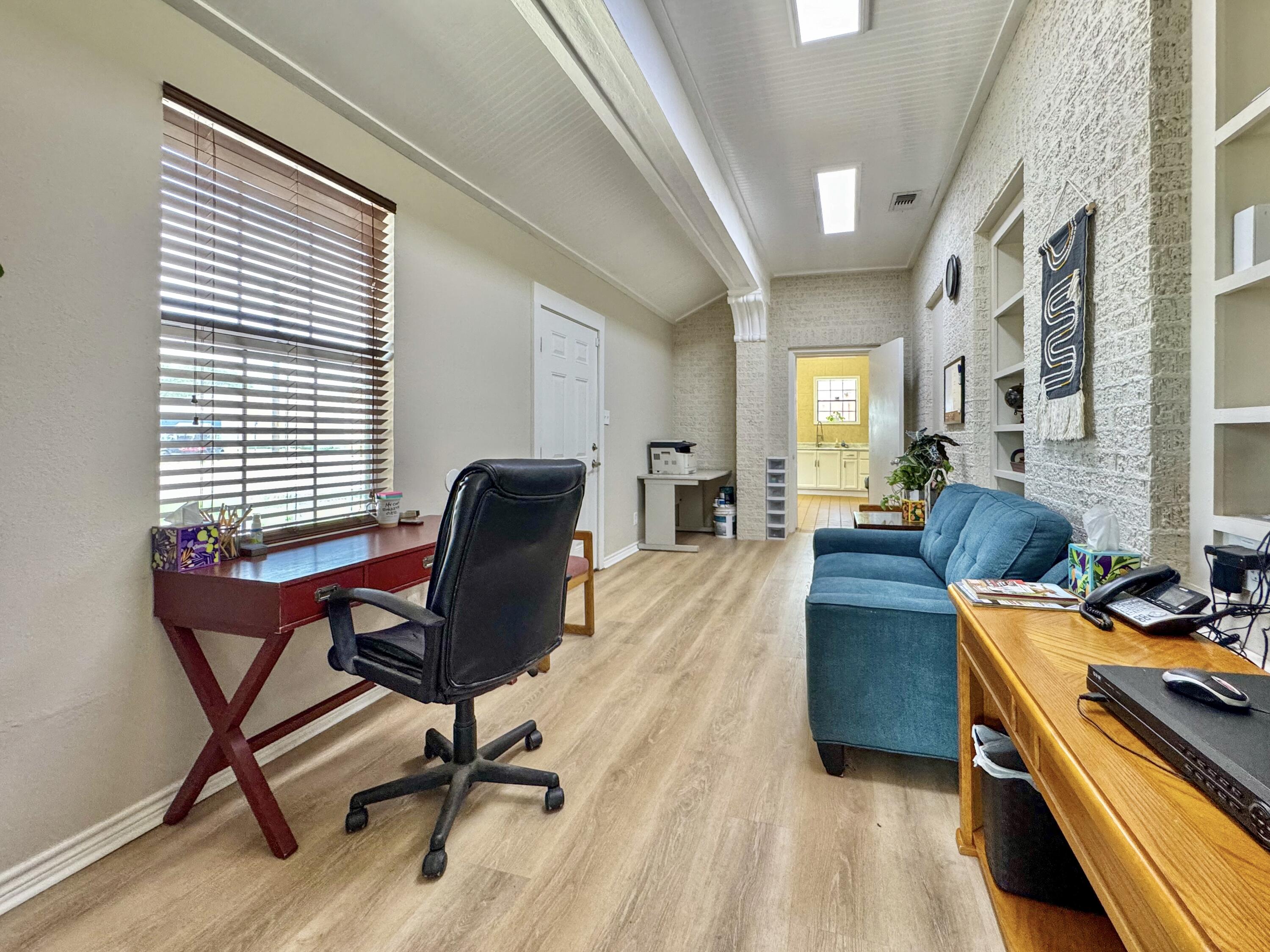 1103 S Oakes Street Property Photo 18