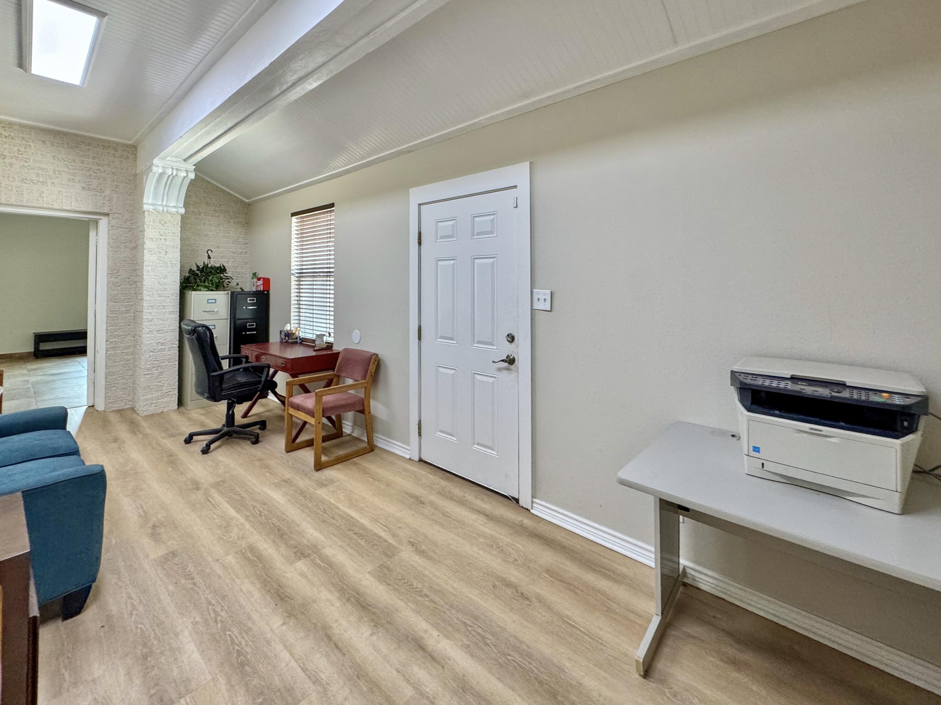 1103 S Oakes Street Property Photo 20