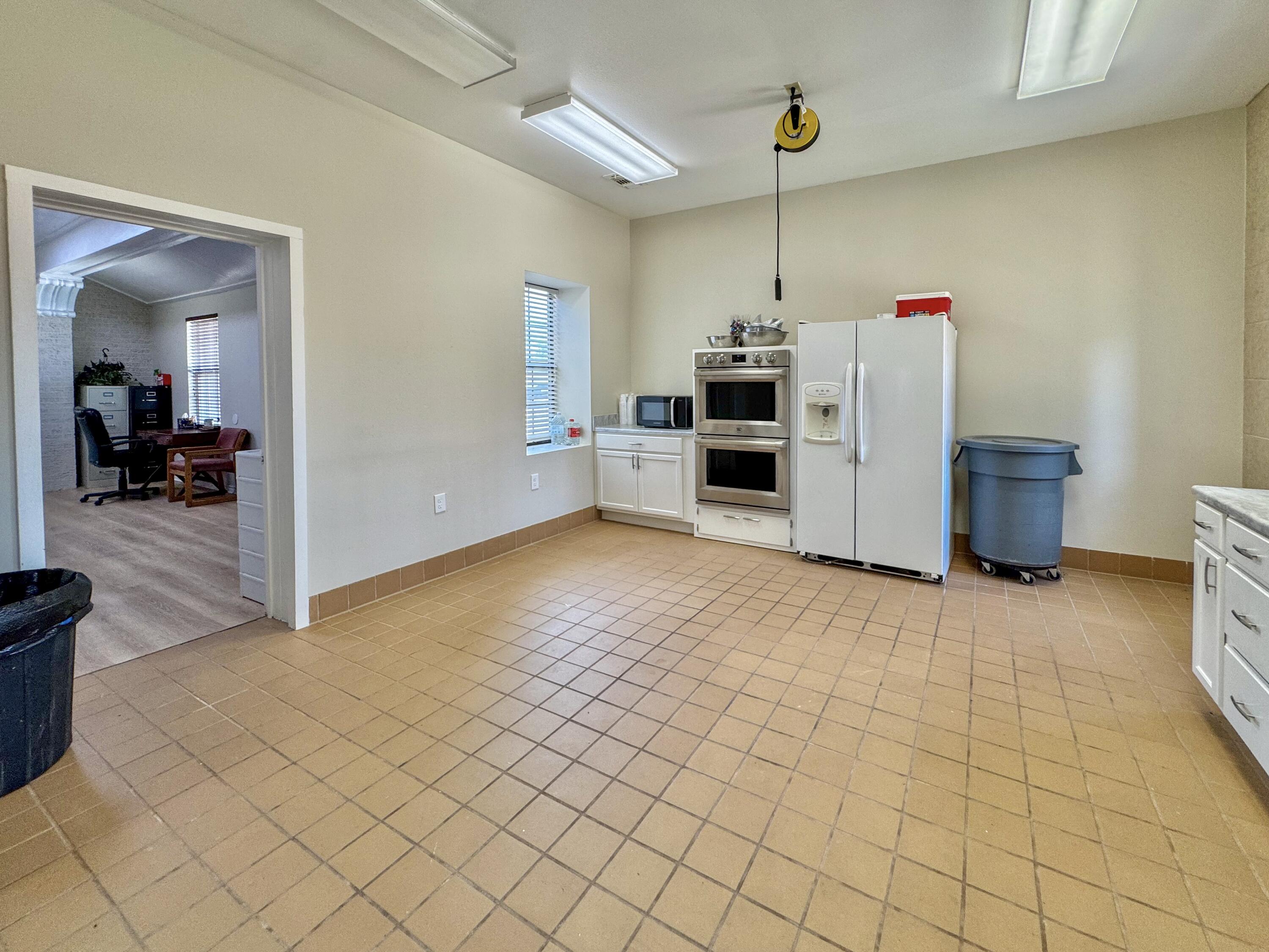 1103 S Oakes Street Property Photo 22