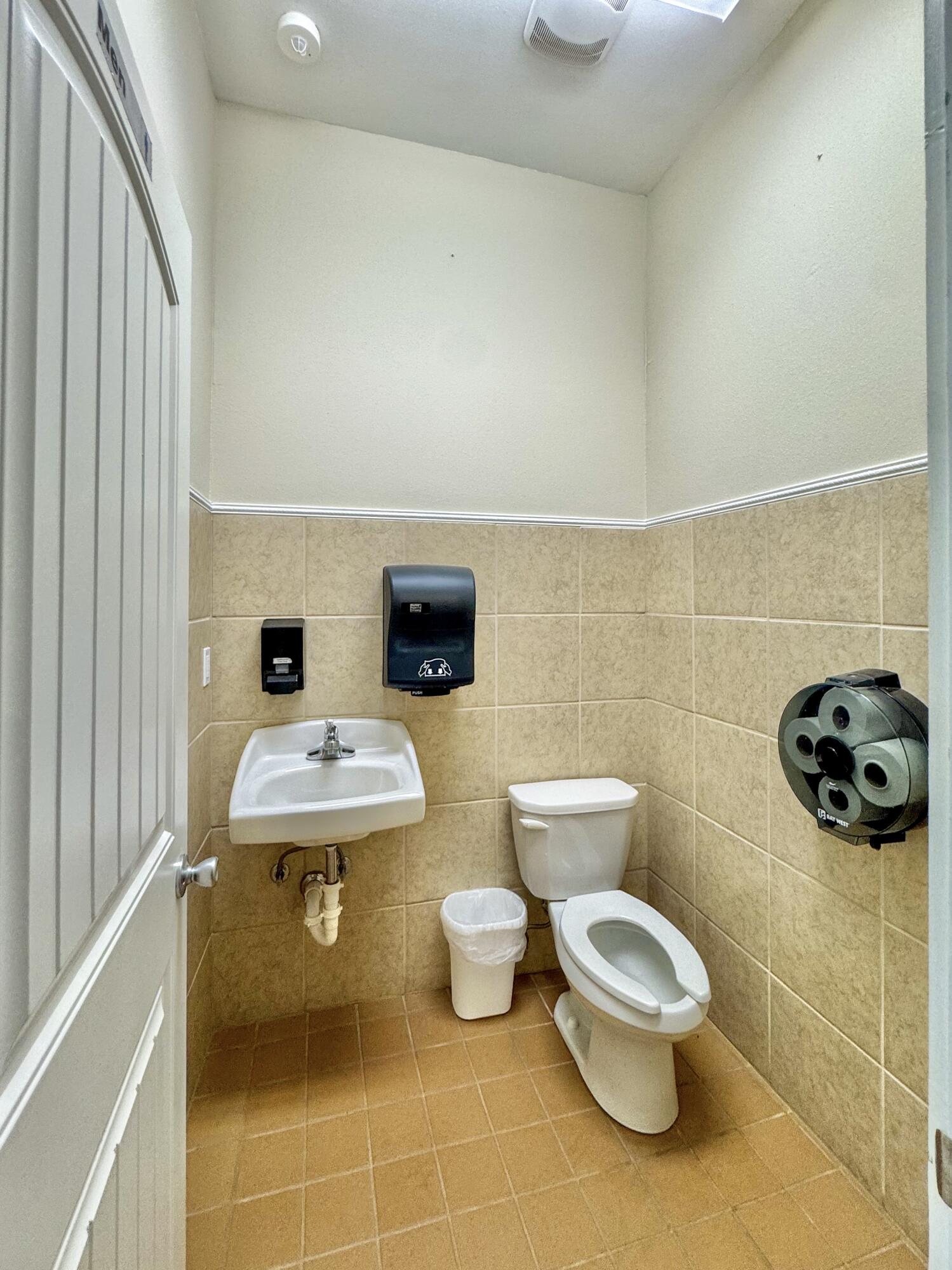 1103 S Oakes Street Property Photo 28