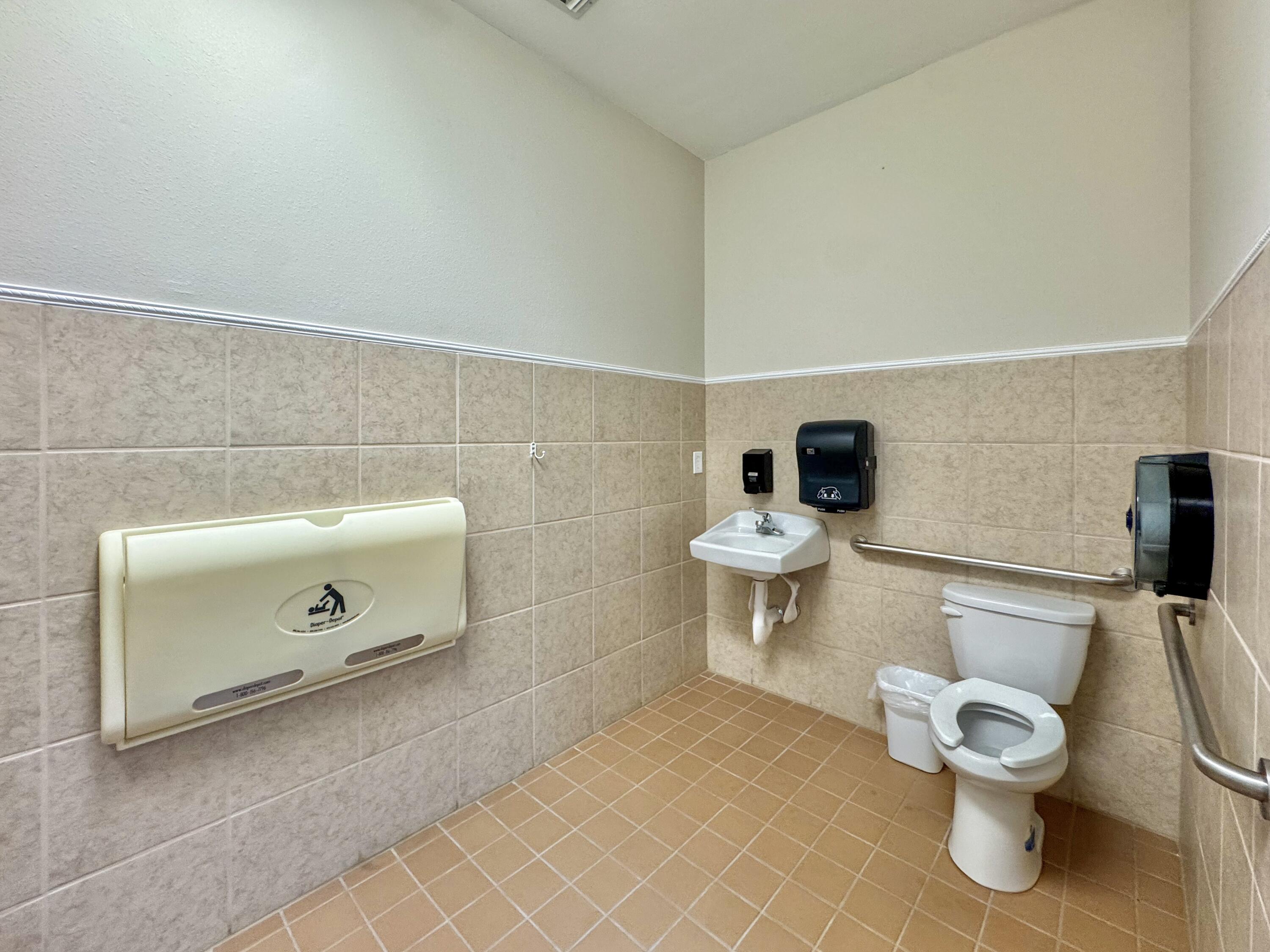 1103 S Oakes Street Property Photo 31