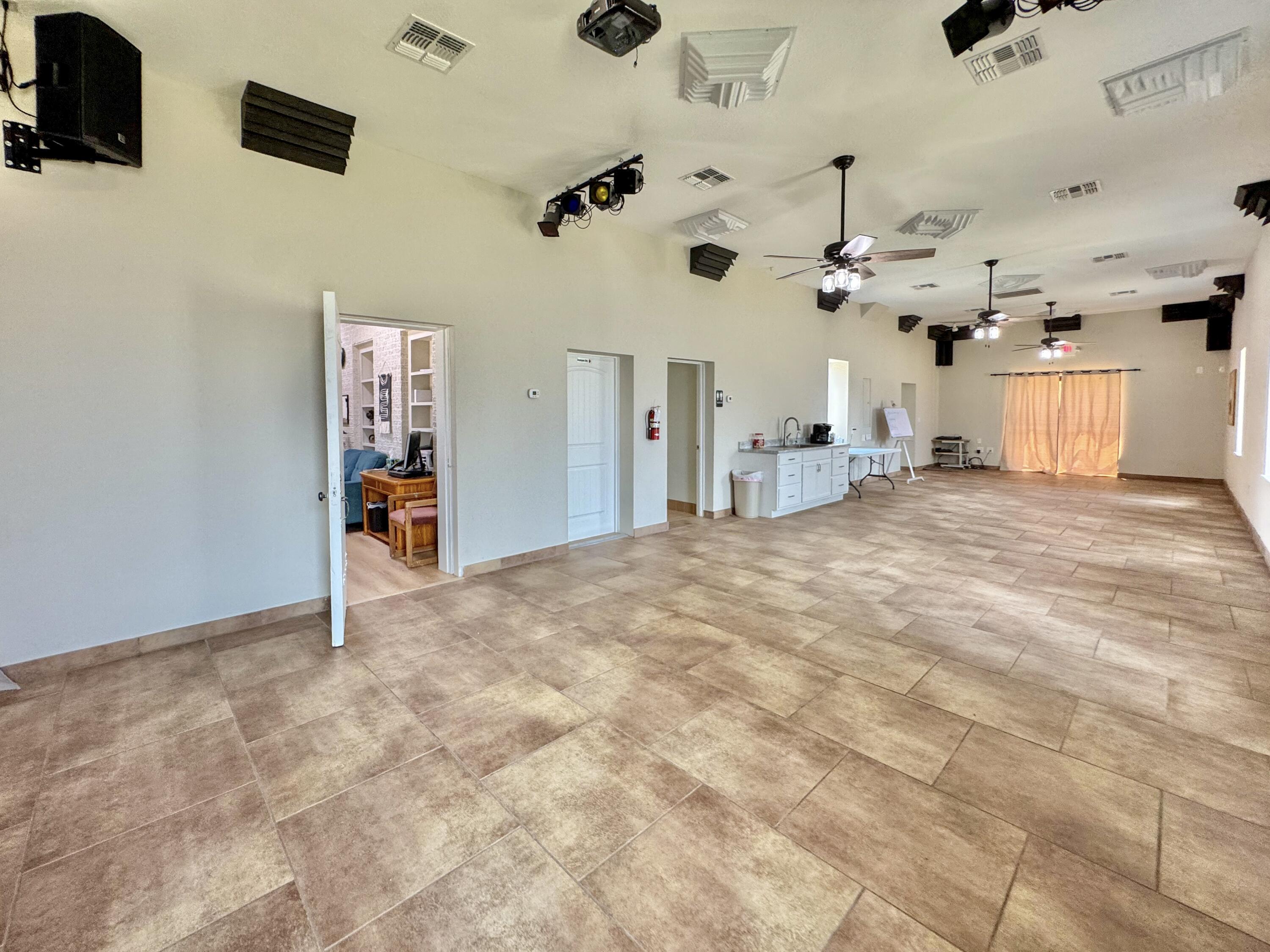 1103 S Oakes Street Property Photo 32